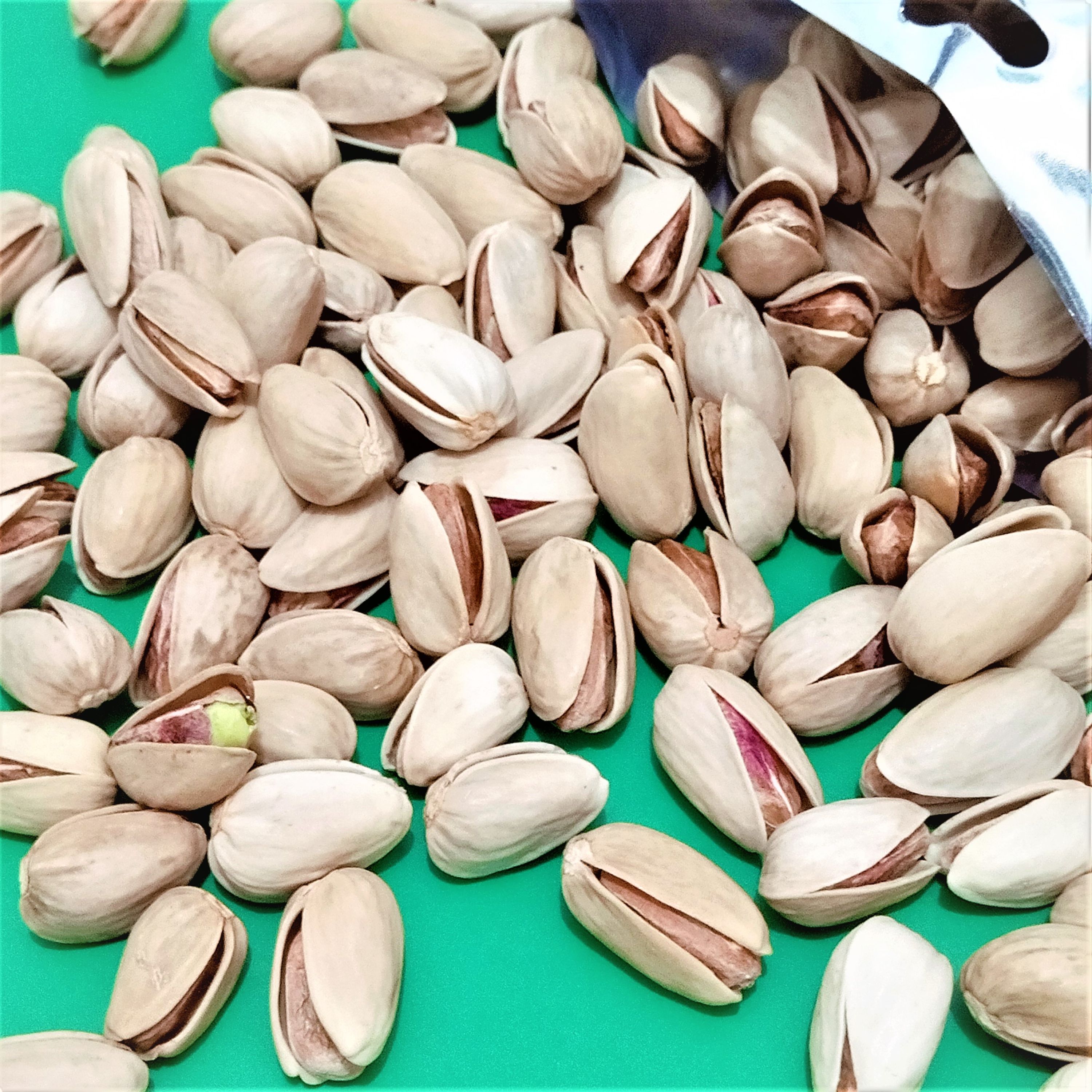 پسته اکبری خام دستچین (1 کیلو)