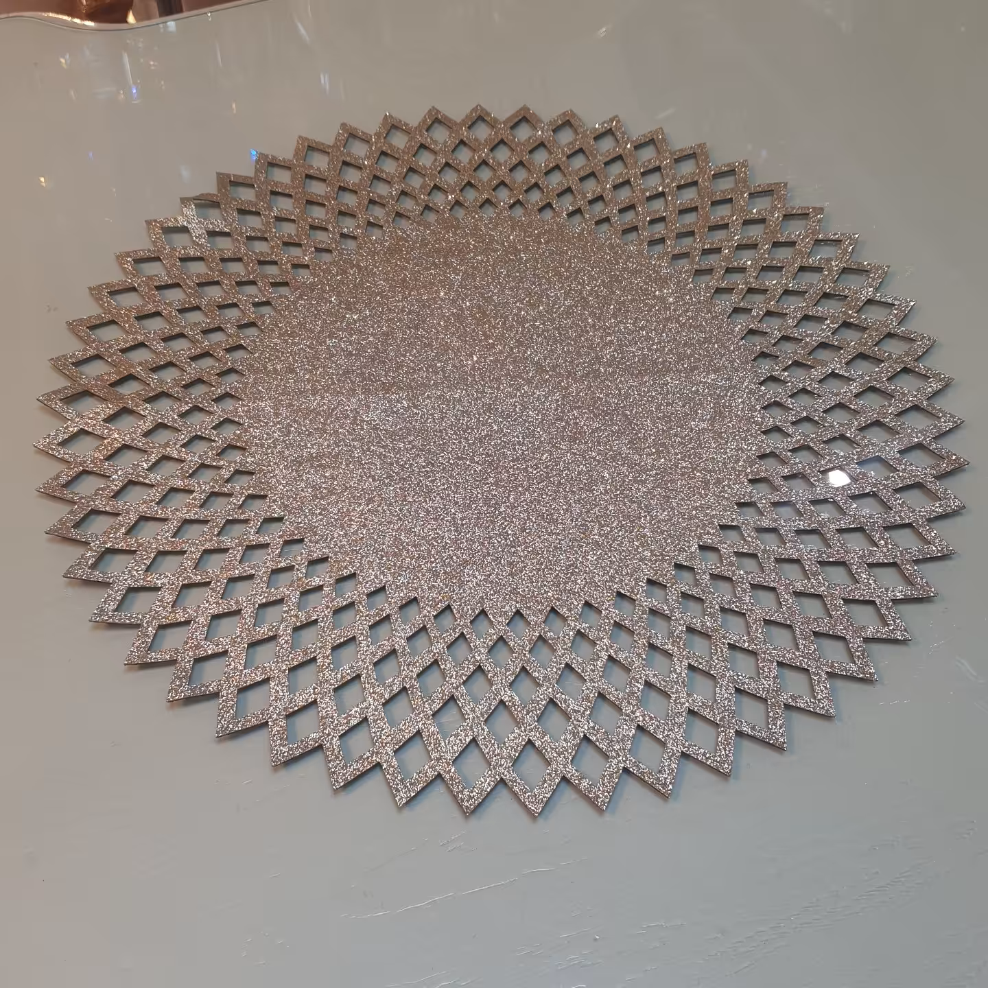 رومیزی چرم اکلیلی خارجی با آسترنمدی مدل آفتابگردان 60 سانتی