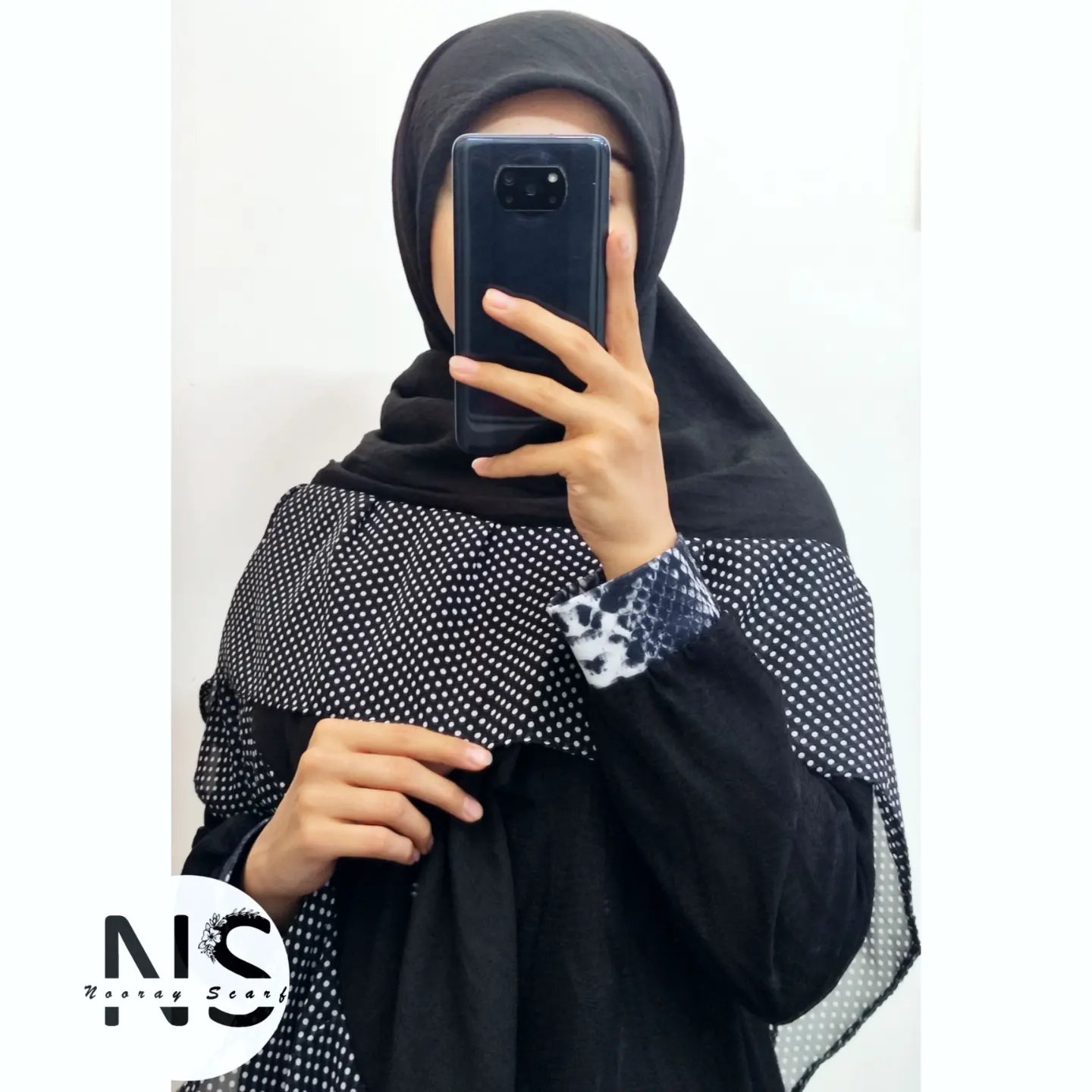 روسری مشکی نخی با حاشیه توپی توپی حریر مناسب ایام محرم