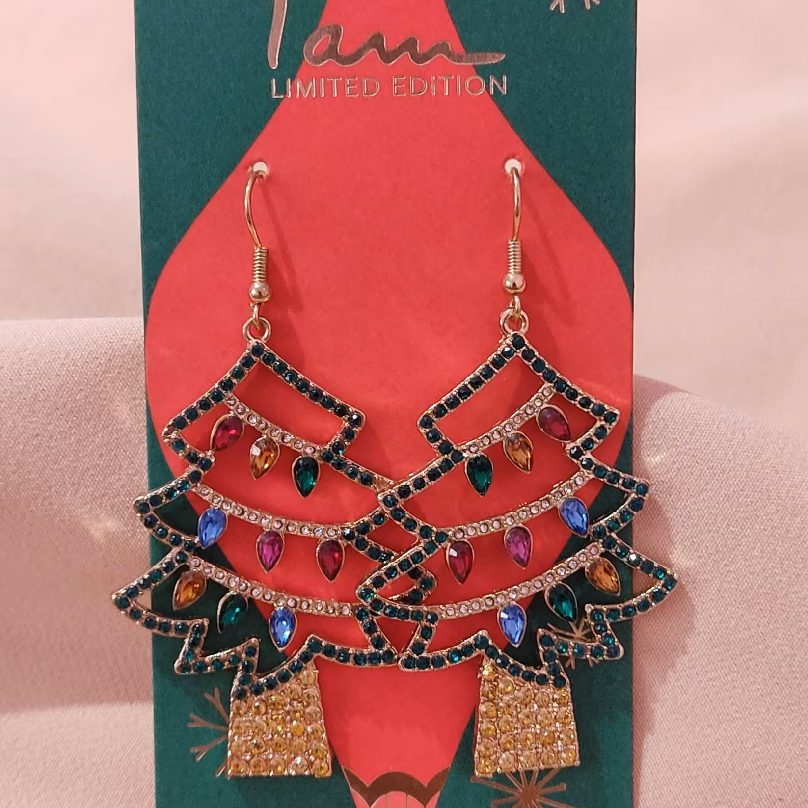 گوشواره کاج