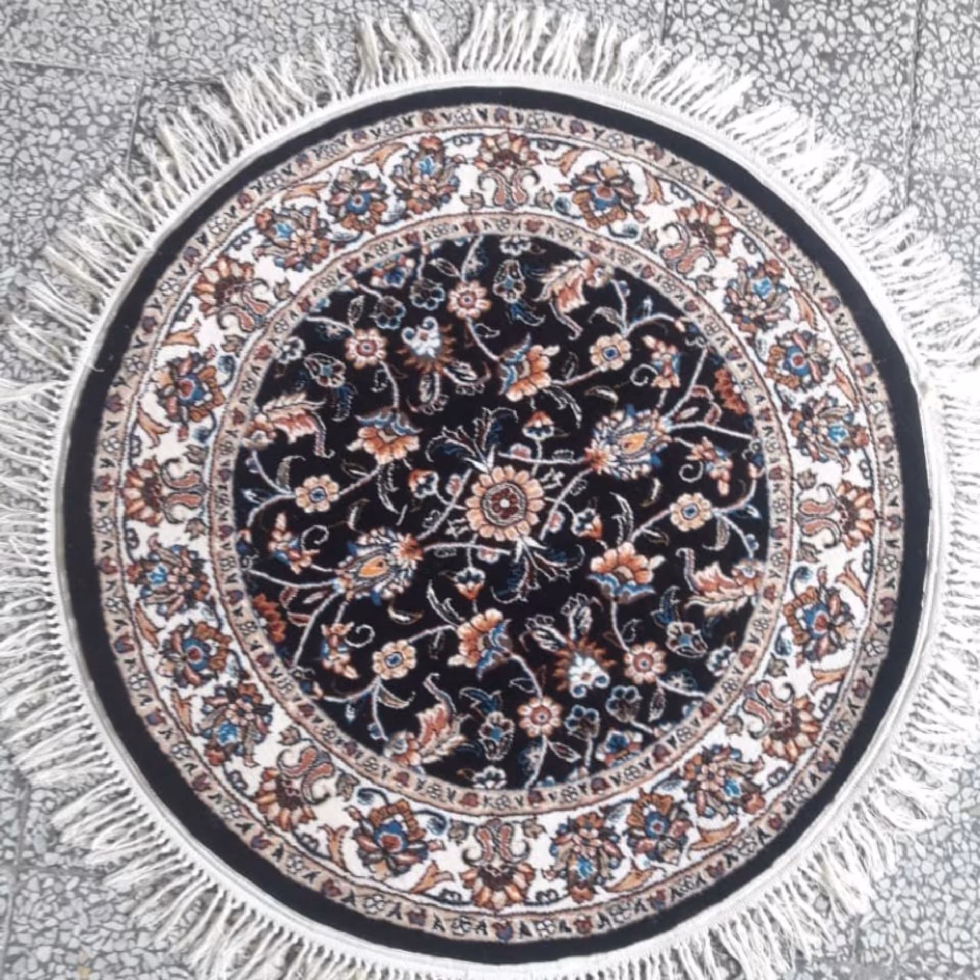 فرش گرد  1.5 در 1.5متری طرح افشان سرمه ای  طرح 700 ،کیفیت بافت درجه یک، فرش دایره (هزینه ارسال پس کرایه)