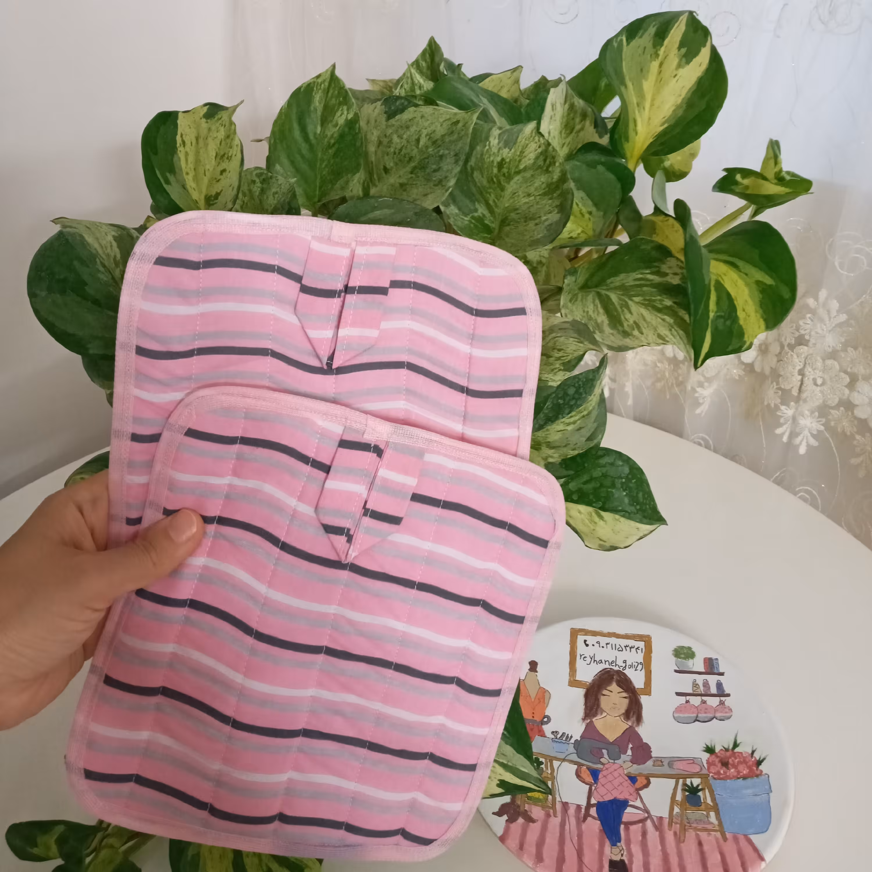 دستگیره مربعی مطلسه دوزی شده ( یک جفت )موجود