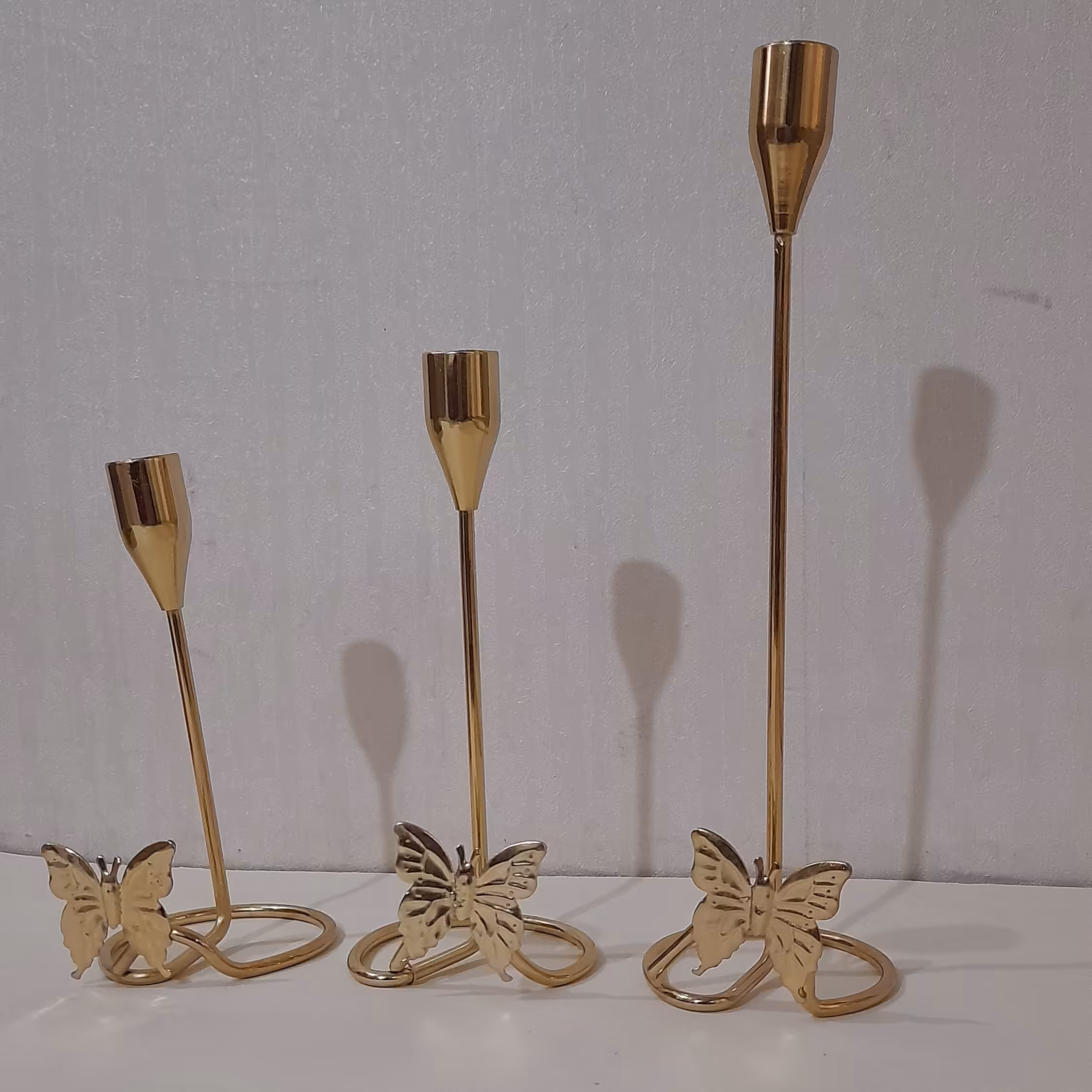 شمعدونی سه سایز طلایی(جنس فلز آبکاری شده و رنگ ثابت)