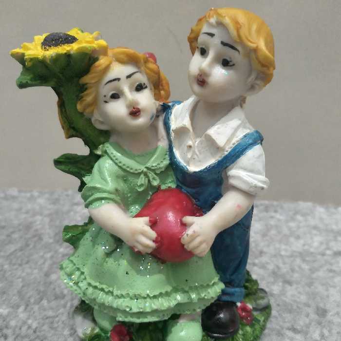 مجسمه زن و مردجوان  سبک در 4رنگ مختلف