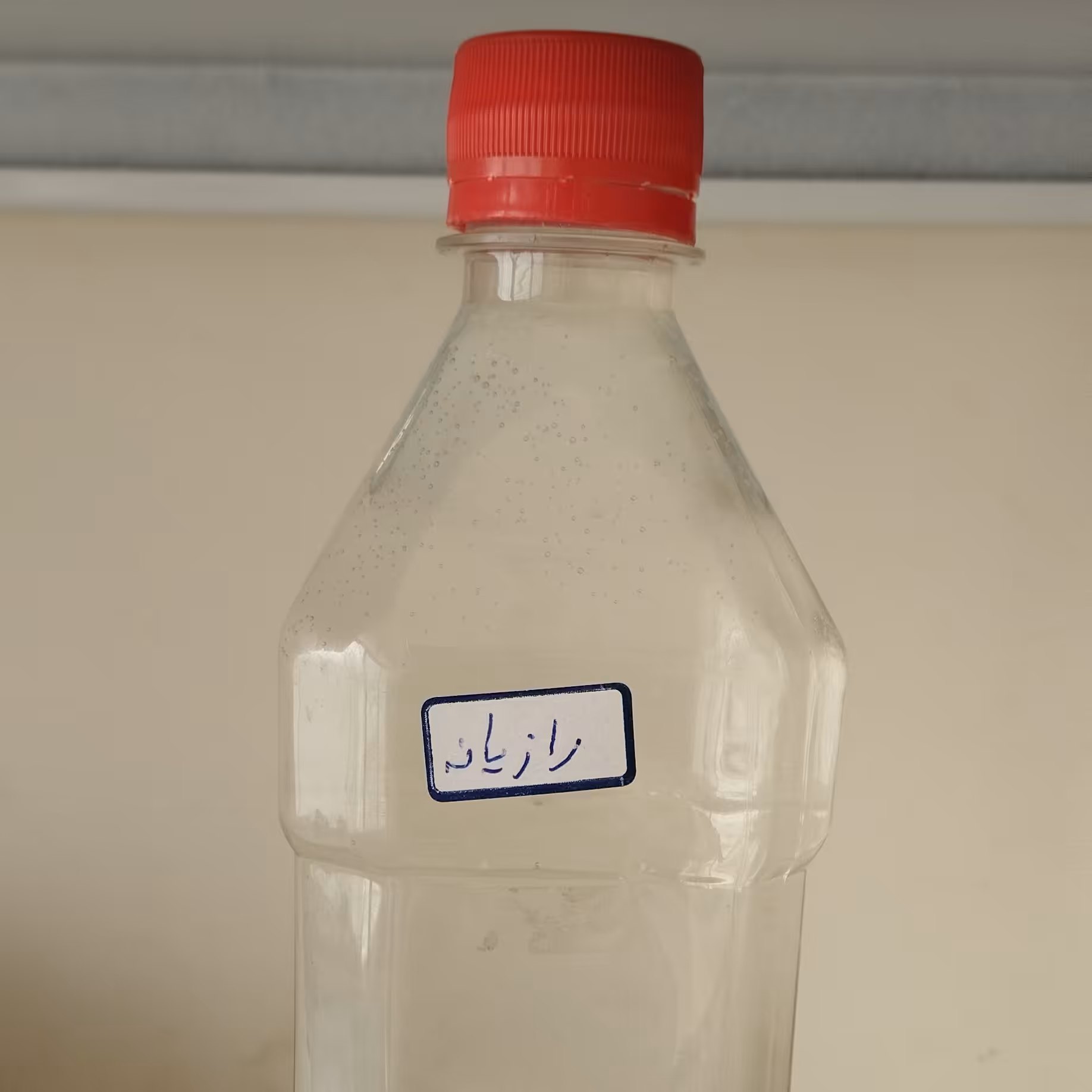 عرق گیاهی رازیانه در بطری های یک لیتری 