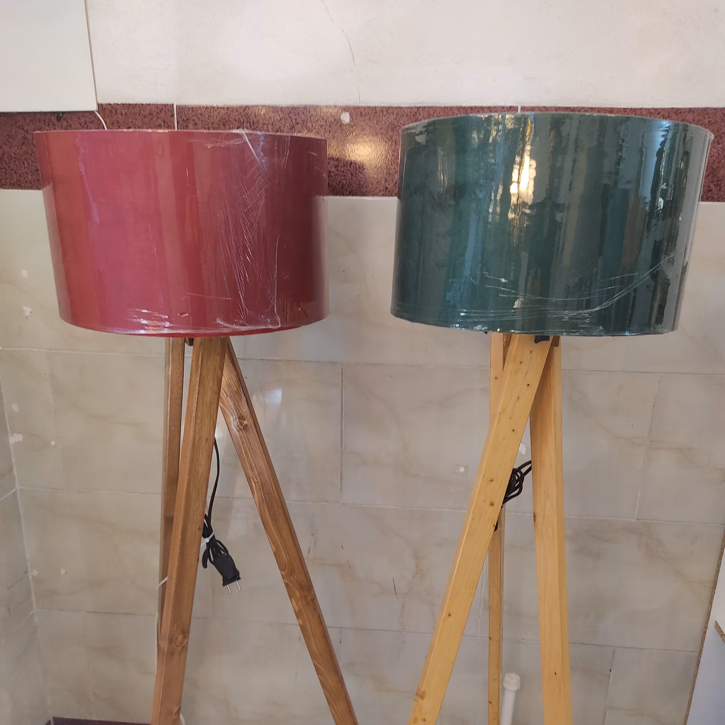 آباژور  سه پایه چوبی با شلف 