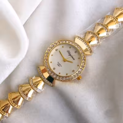 ساعت زنانه طلایی صفحه گرد