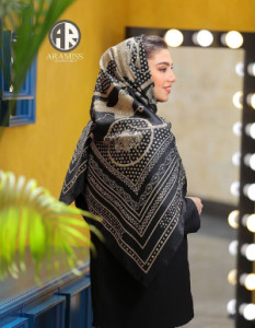 روسری نخی مشکی کرم