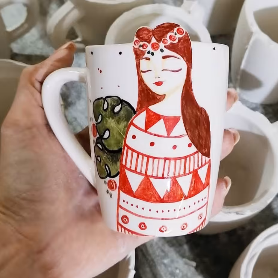 ماگ سرامیکی طرح دختر  کاملا دست ساز .قابل استفاده در ماشین ظرف شویی و ماکروفر 