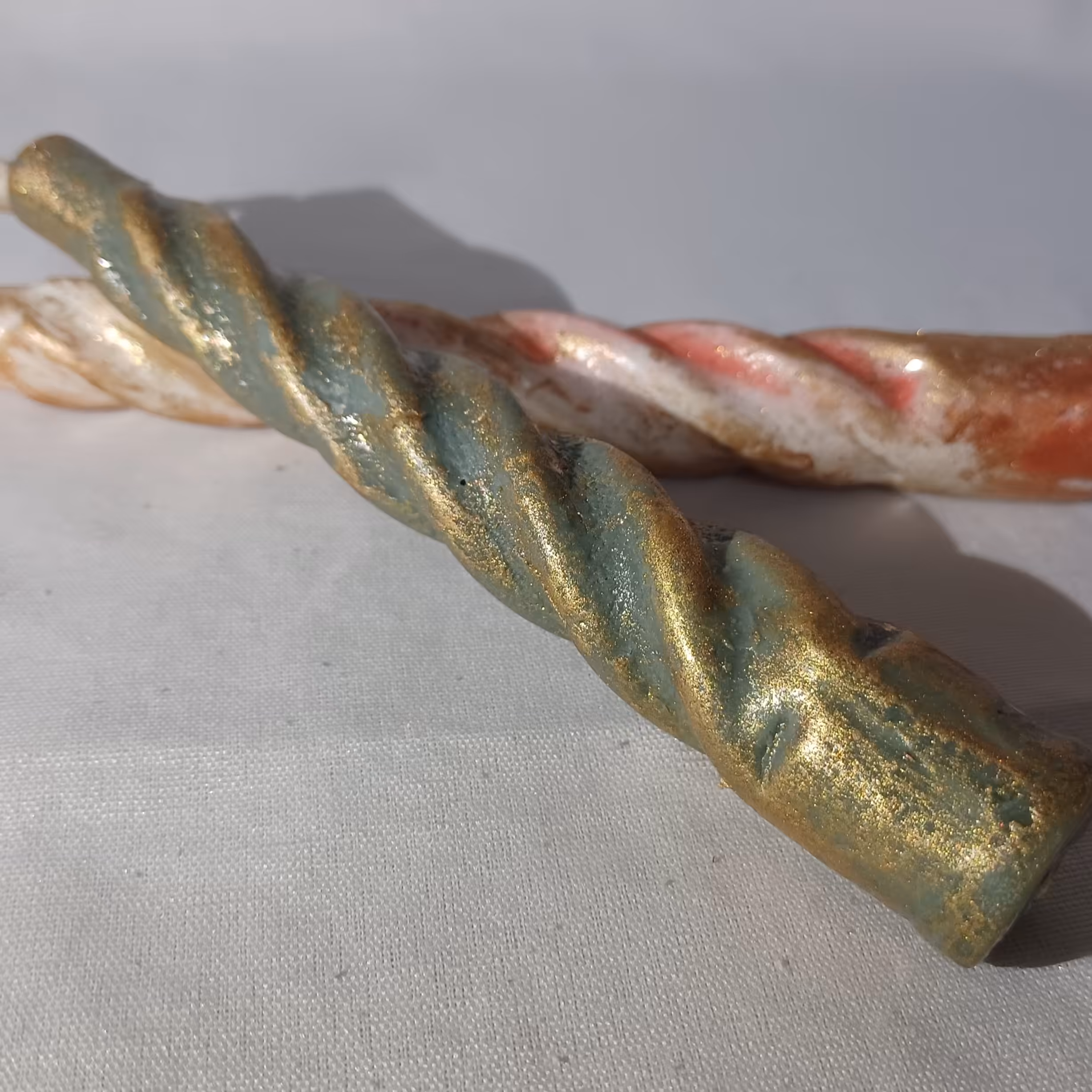 شمع قلمی معطر وقابل سوختن و دارای فیتیله دیرسوز