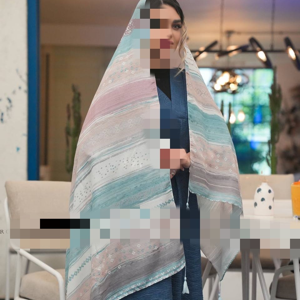 شال نخی منگوله دار آبی صورتی