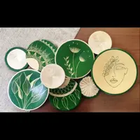 دیوارکوب سفالی طرح مینیمال سبز قاصدک و برگ  و درم چکر  و برجسته و شکست نور ست  ست نه 9 عددی سایز 2 گالری ماه آسمانی 