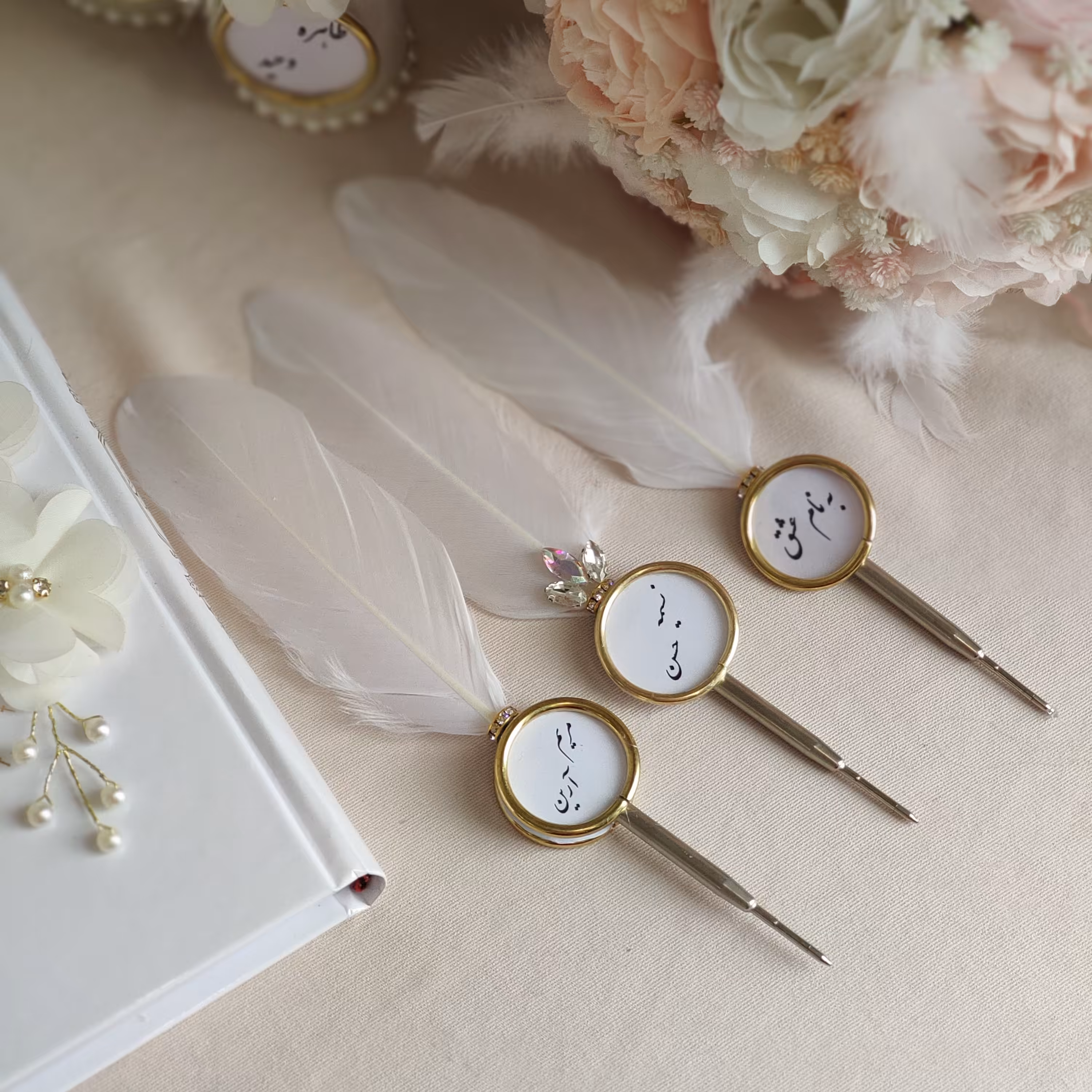 خودکار پر عقد نگین دار با سنگ مارکیز اصل به همراه تگ اسم عروس و داماد