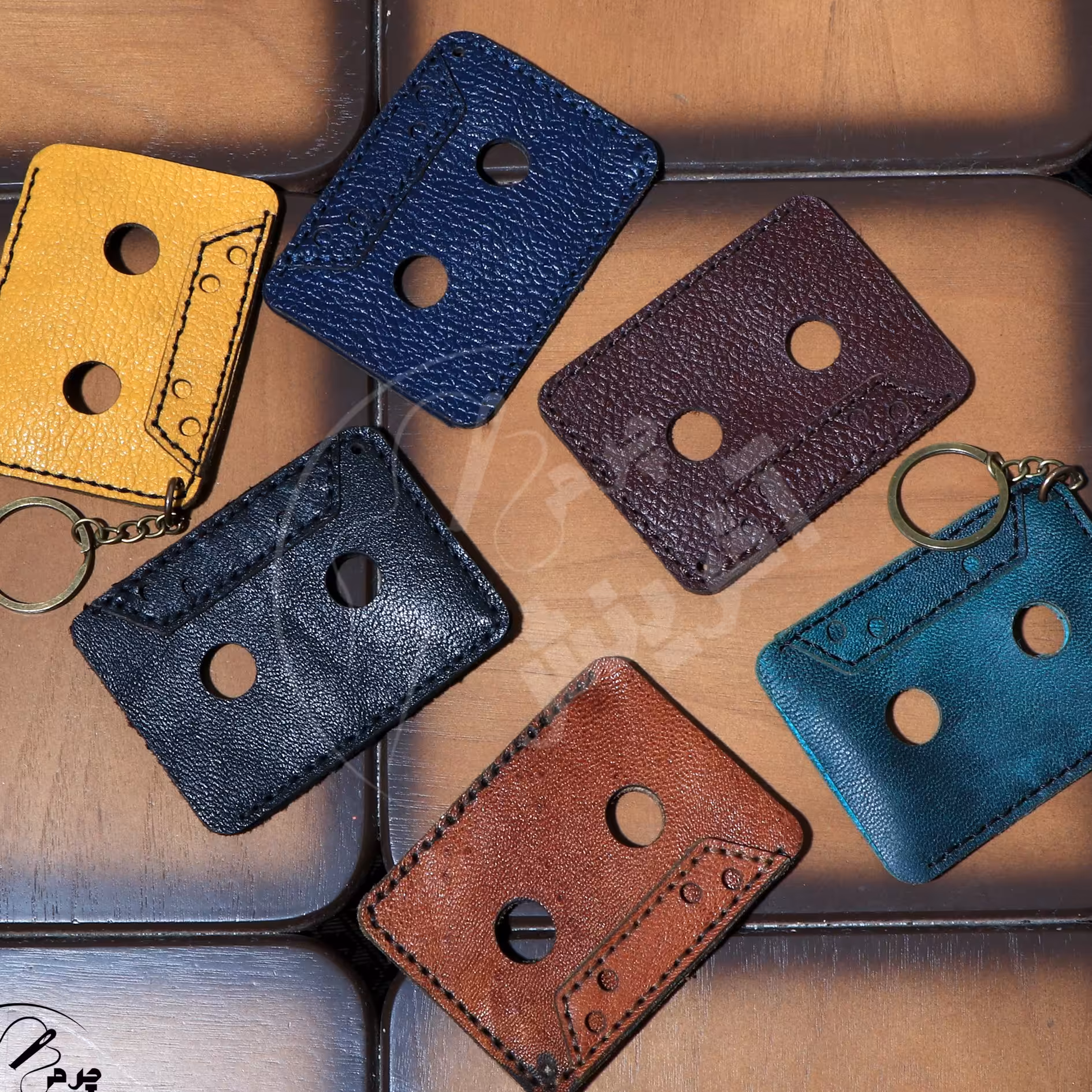 جا کارتی چرم طبیعی دست دوز طرح کاست فانتزی