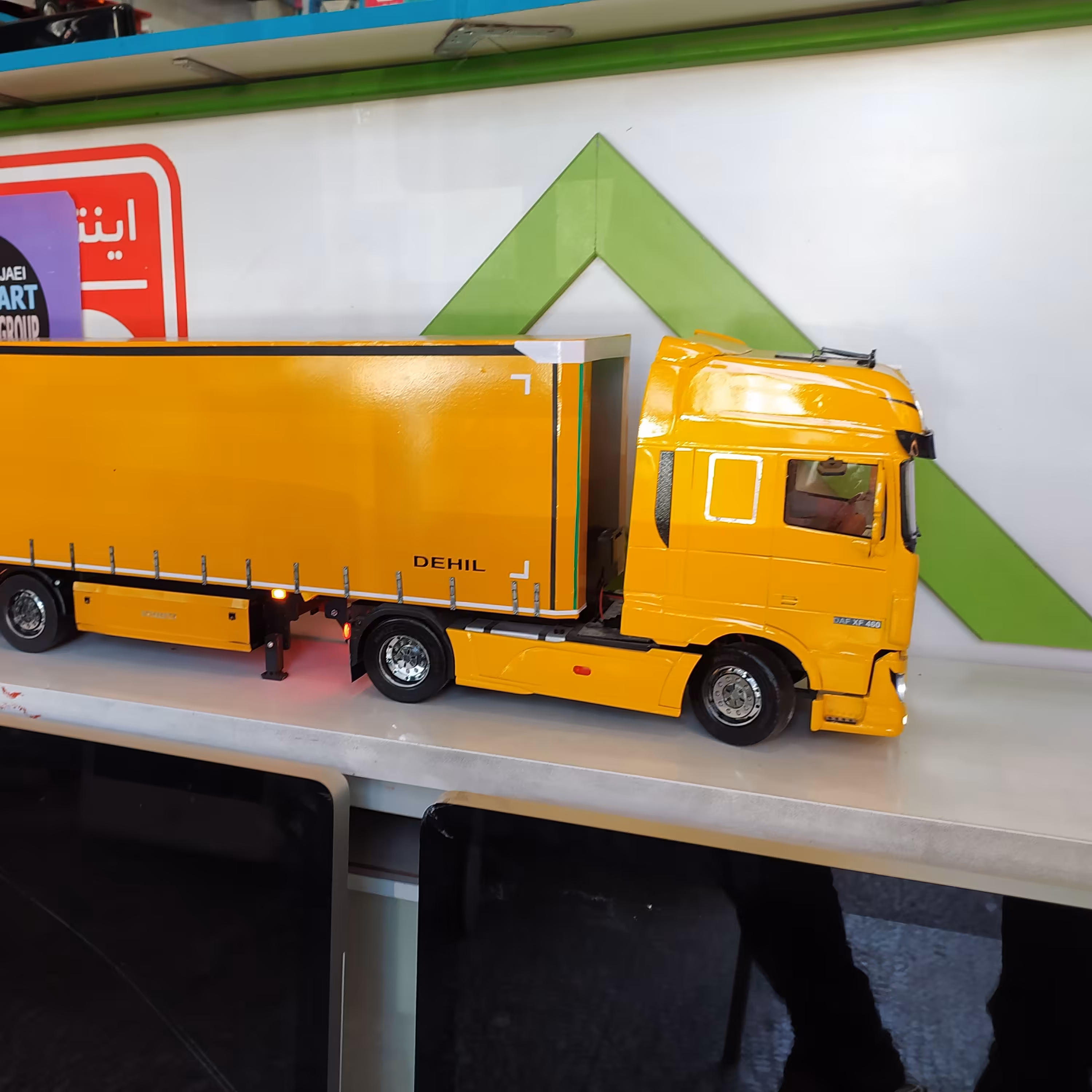 ماکت کشنده داف ایکس اف و کانتینر  یخچالی اشمیتز 