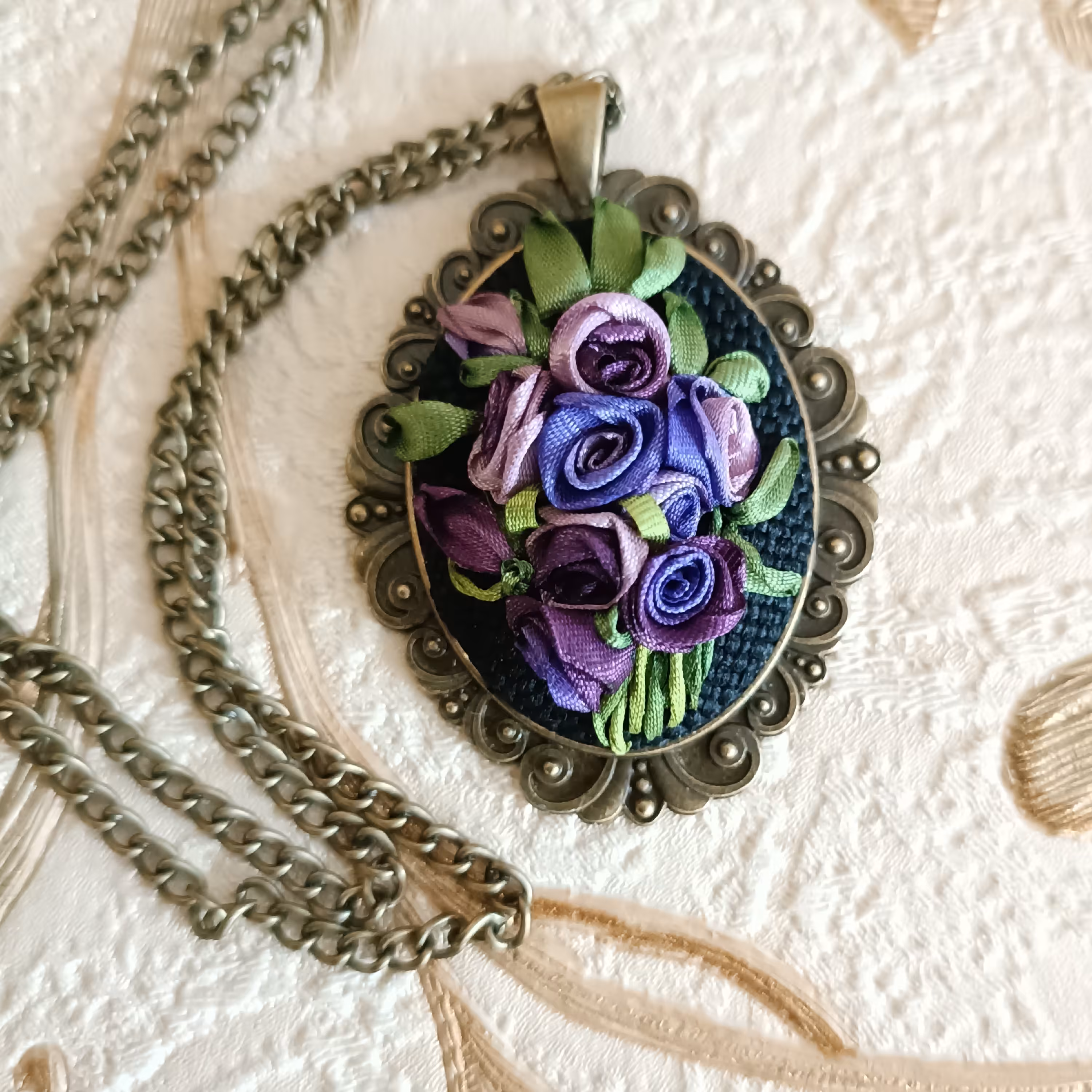 گردنبند روباندوزی مدل شیک ومجلسی