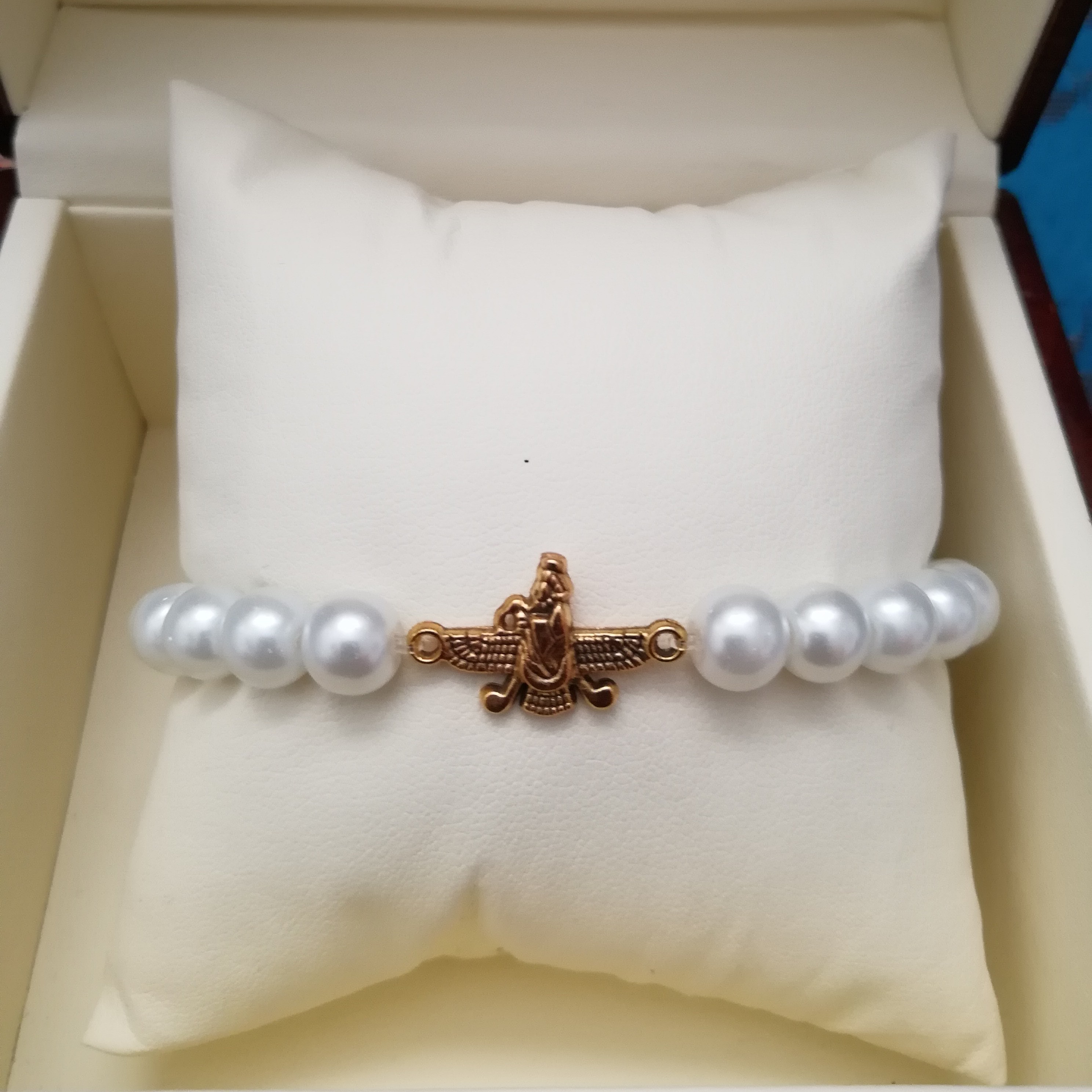 دستبند مروارید بدل طرح فروهر