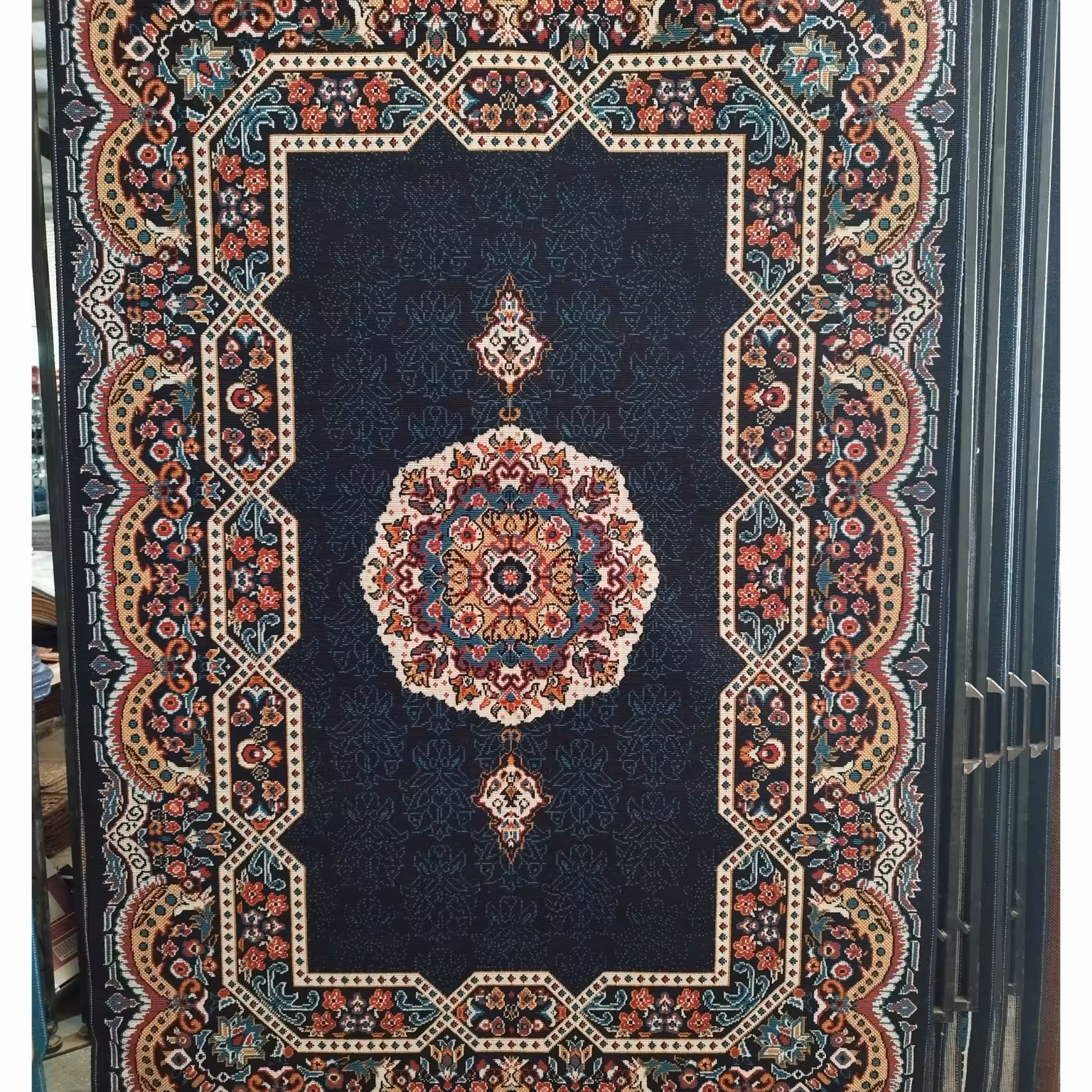 گلیم ماشینی کد 312 زمینه سورمه ای 6متری 