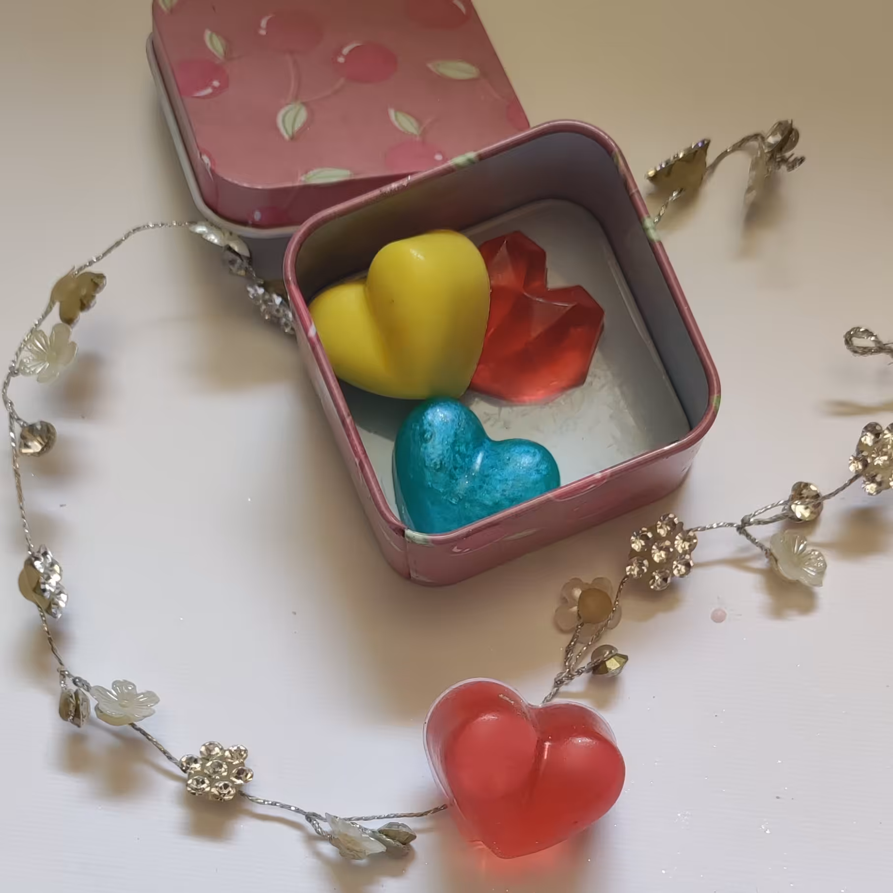 صابون جیبی و مسافرتی مناسب شستشوی دست و صورت با رایحه عالی