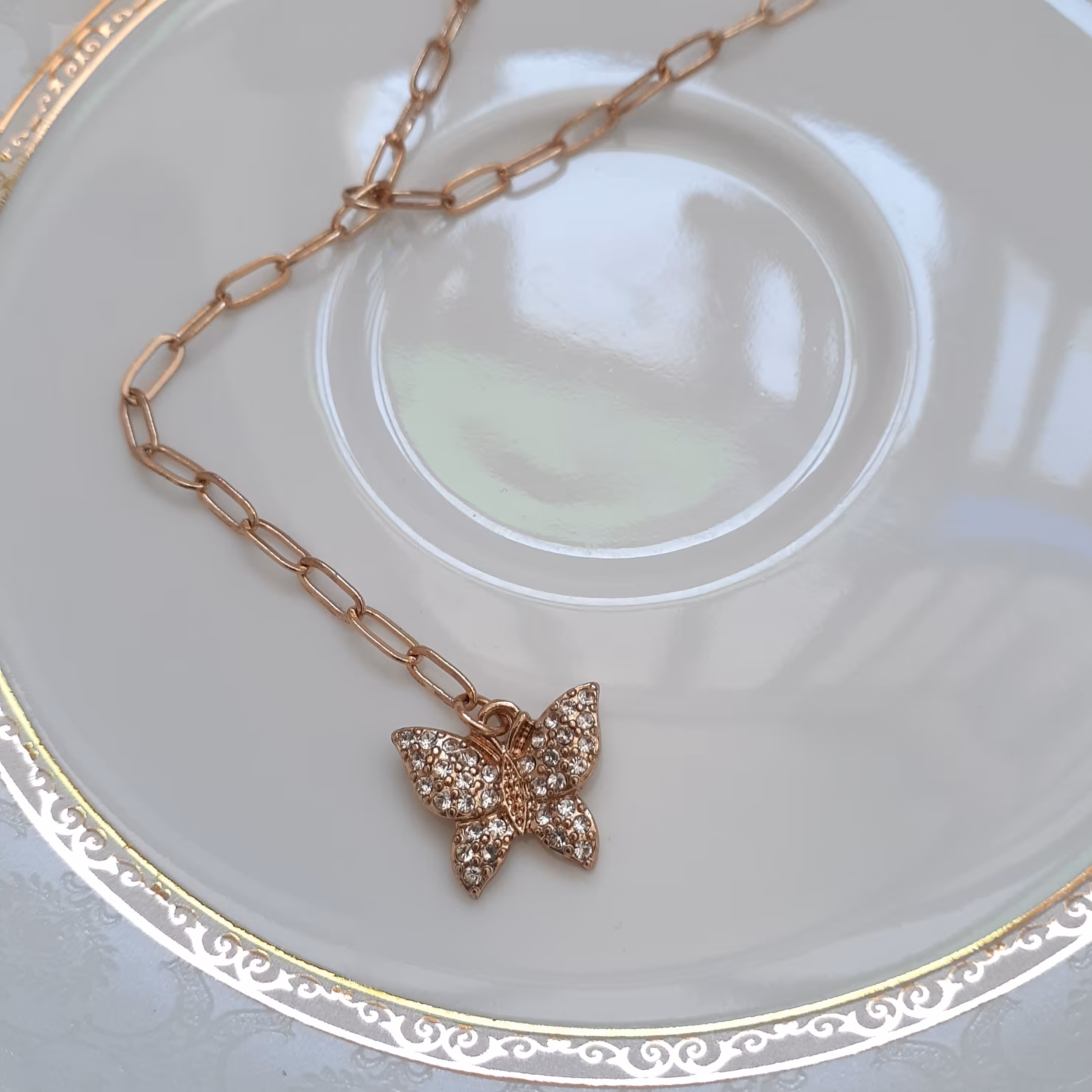 گردنبند زنجیری طرح پروانه نگین دار