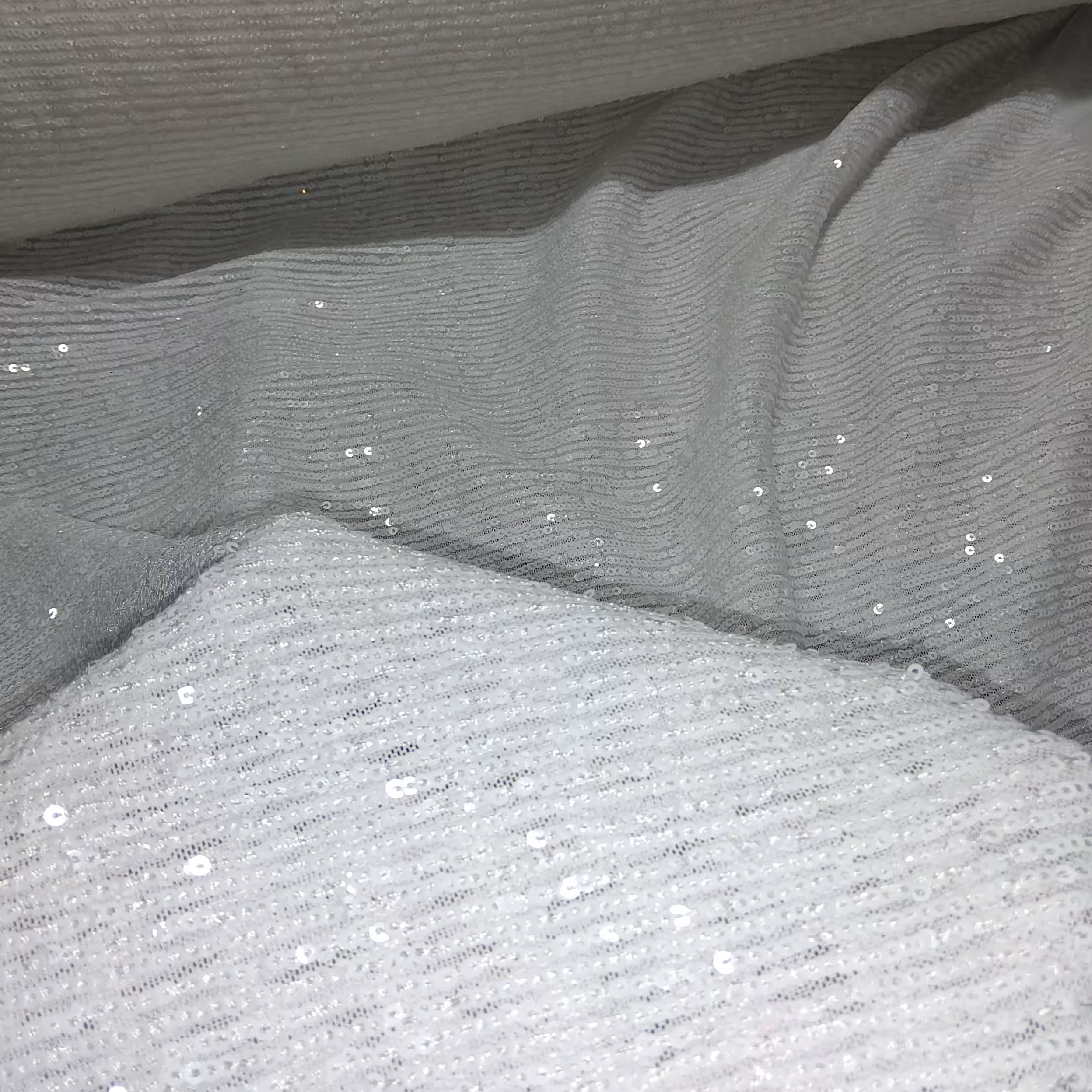 پارچه پولکی مجلسی حراج کد31 (مناسب پیراهن مجلسی )