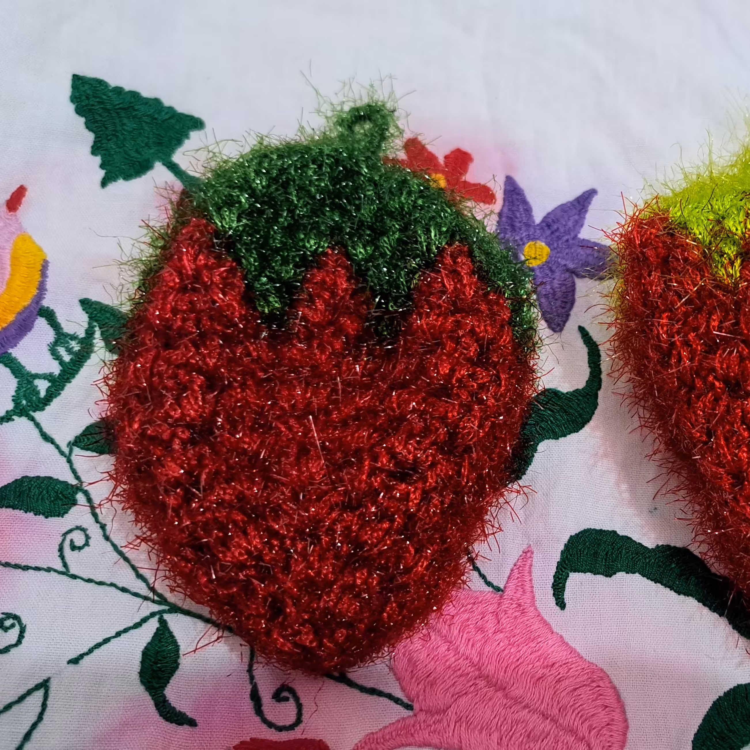 توت فرنگی بافتنی