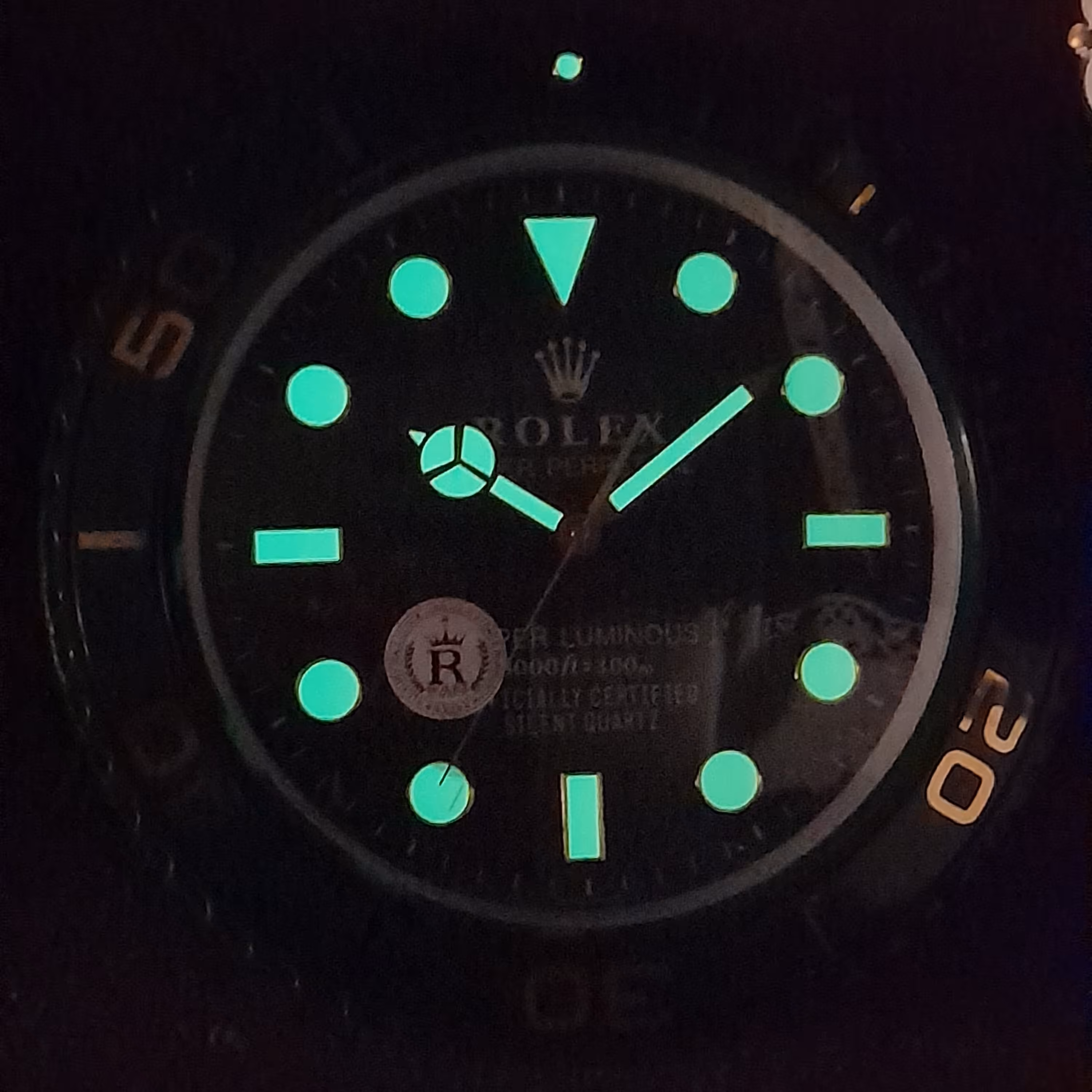 ساعت دیواری شب نمام