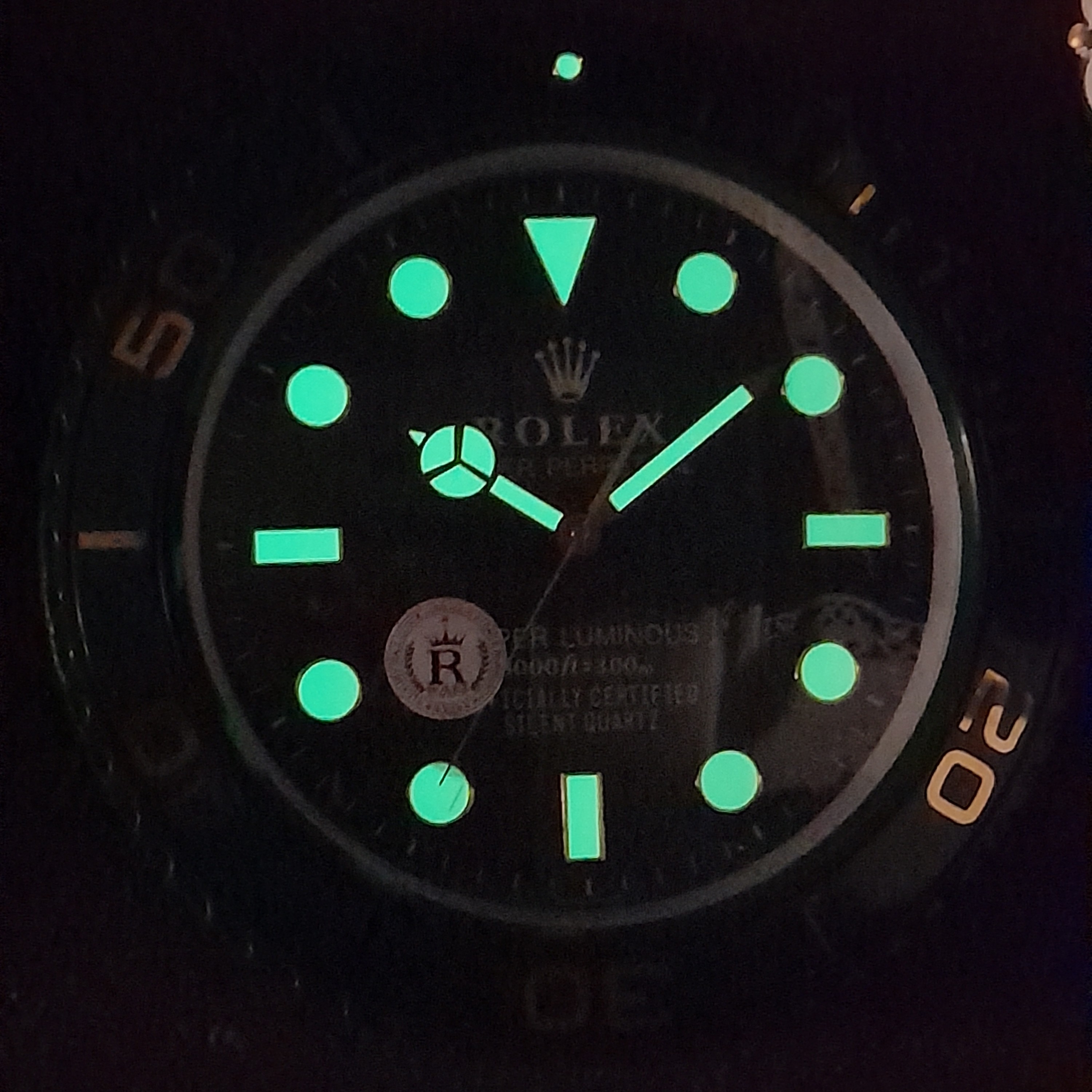 ساعت دیواری شب نمام