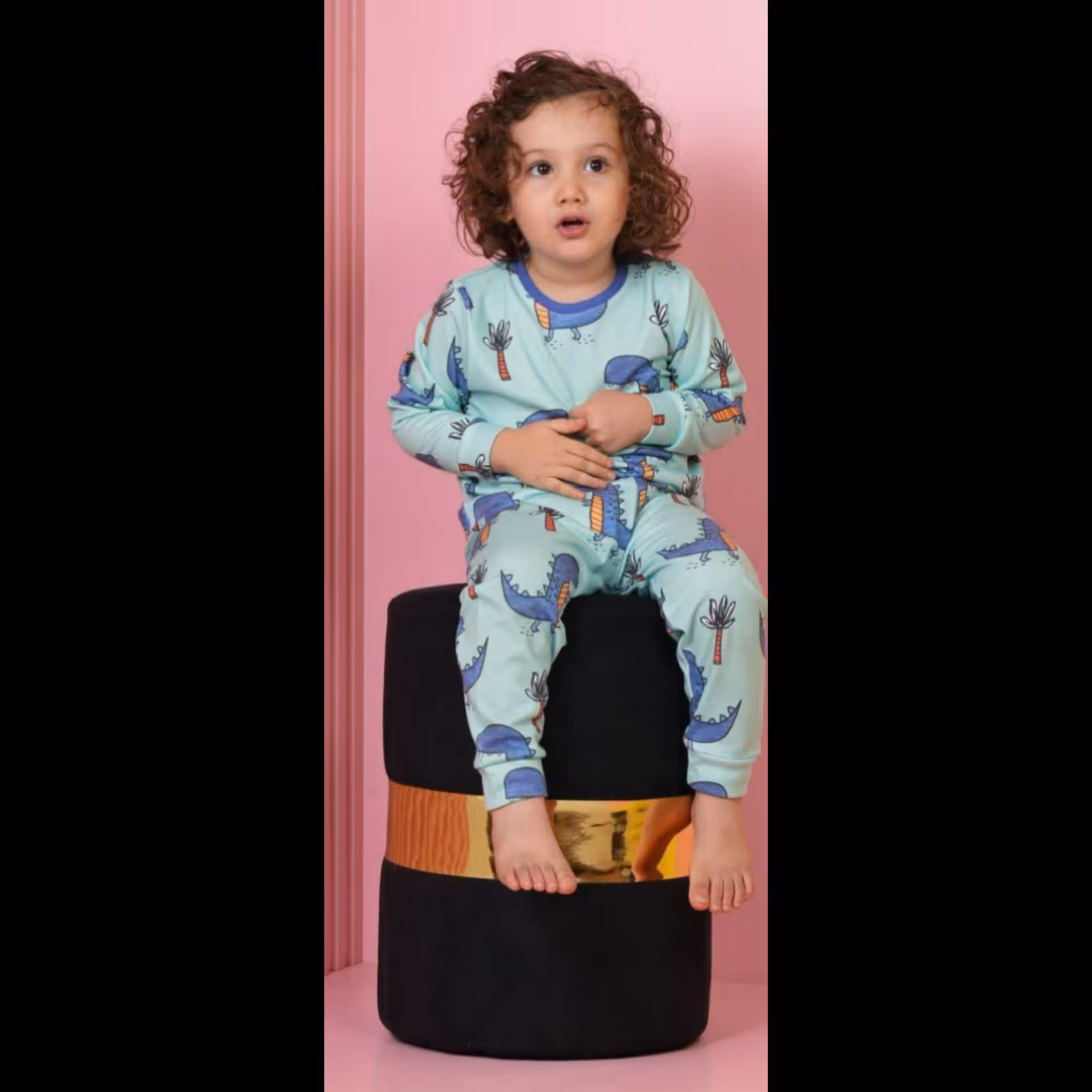 بلوز و شلوار راحتی پسرانه
جنس نخ سوپر 100 درصد پنبه 
سایز 35 ، 45 ، 50 موجود