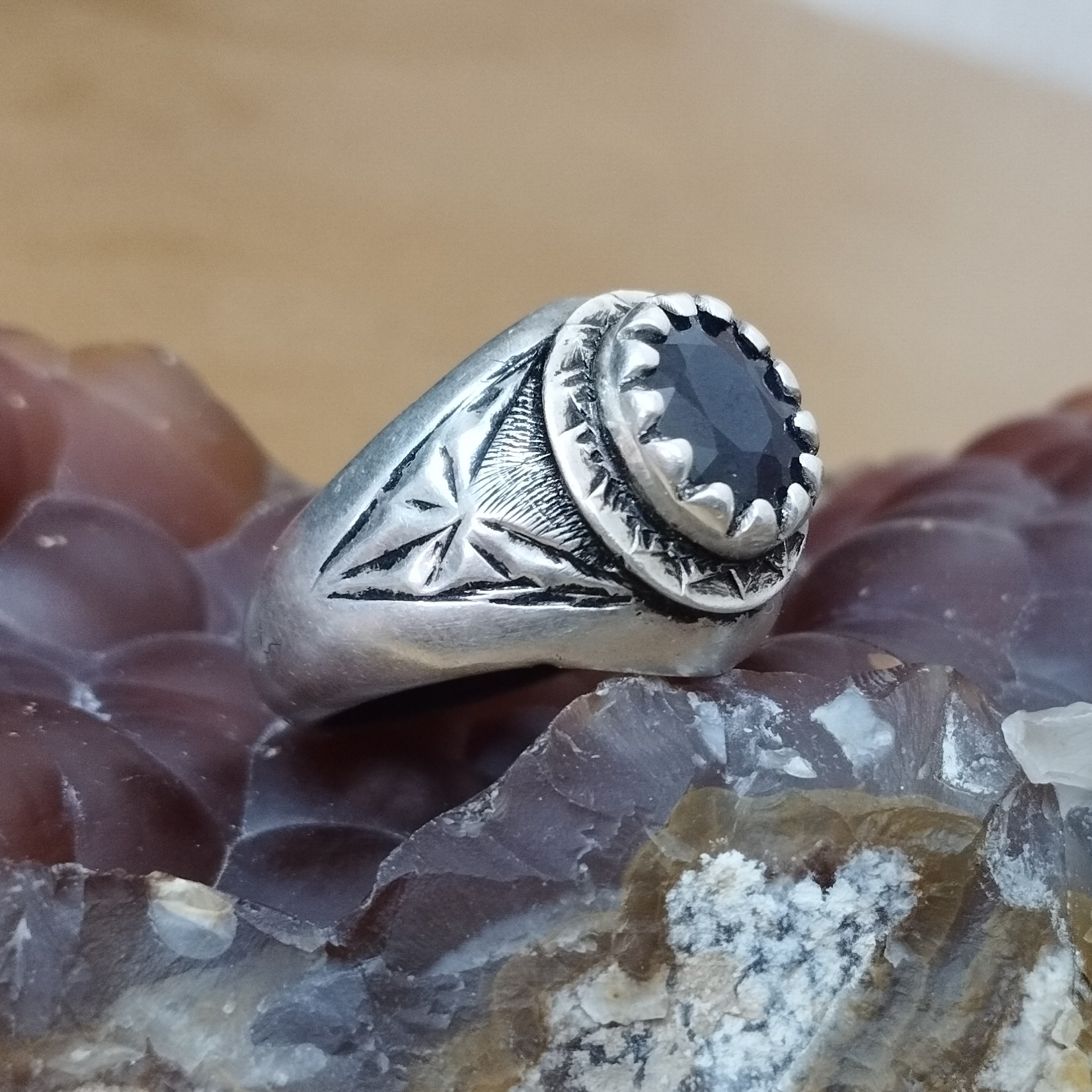 انگشتر نقره یاقوت کبود