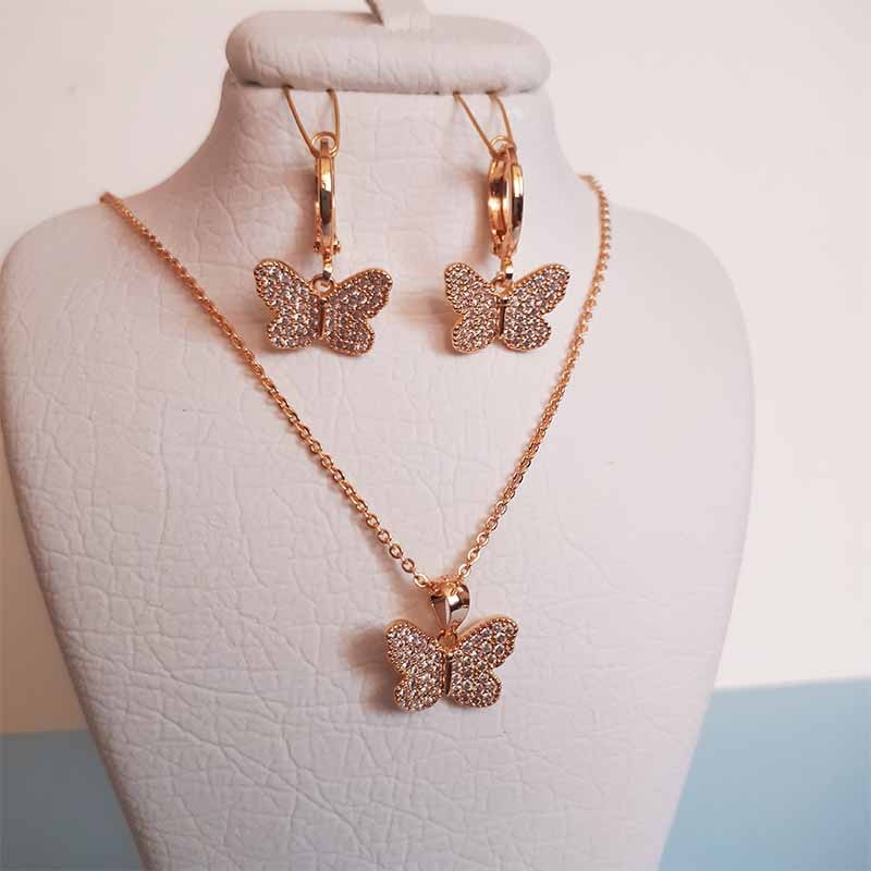 نیم ست زنانه  گردنبند و گوشواره پروانه نگین دار رنگ ثابت  