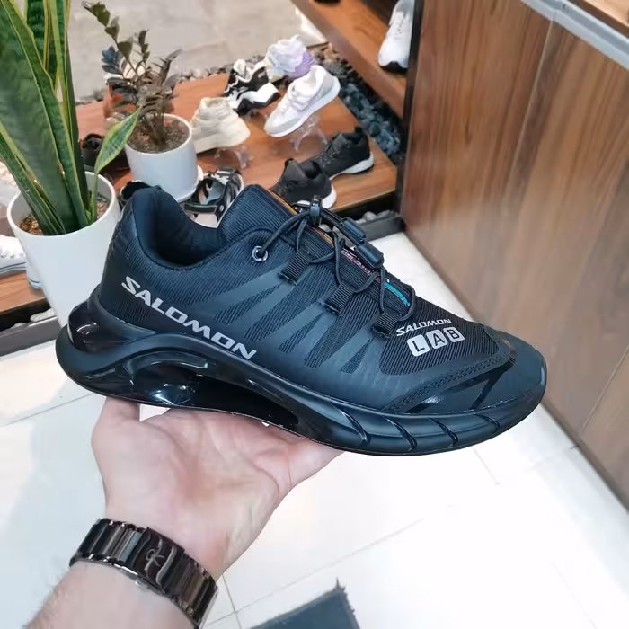 کتونی اسپورت سالامون در دو رنگ مشکی و سفید با زیره فوق العاده باکیفیت و جدید