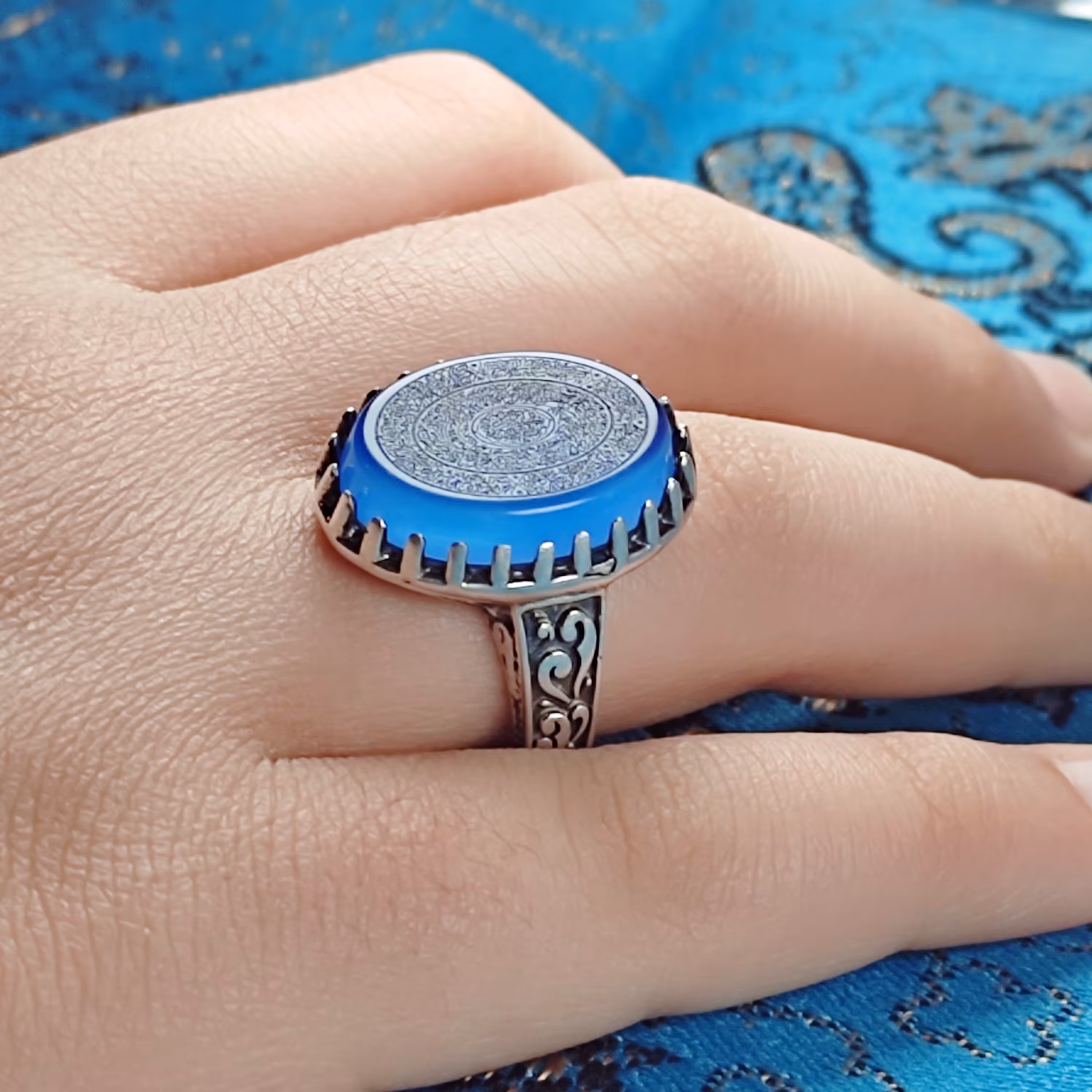 انگشتر مردانه عقیق آبی با حکاکی 16 ذکر 