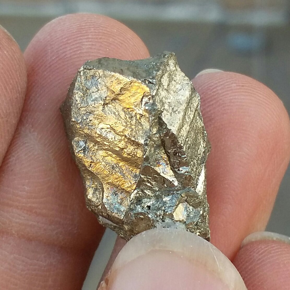 سنگ راف حبه شده پیریت طلایی ملقب به سنگ طلا 100 در 100 طبیعی شاهکار خلقت
بی نظیر
 کد 9709