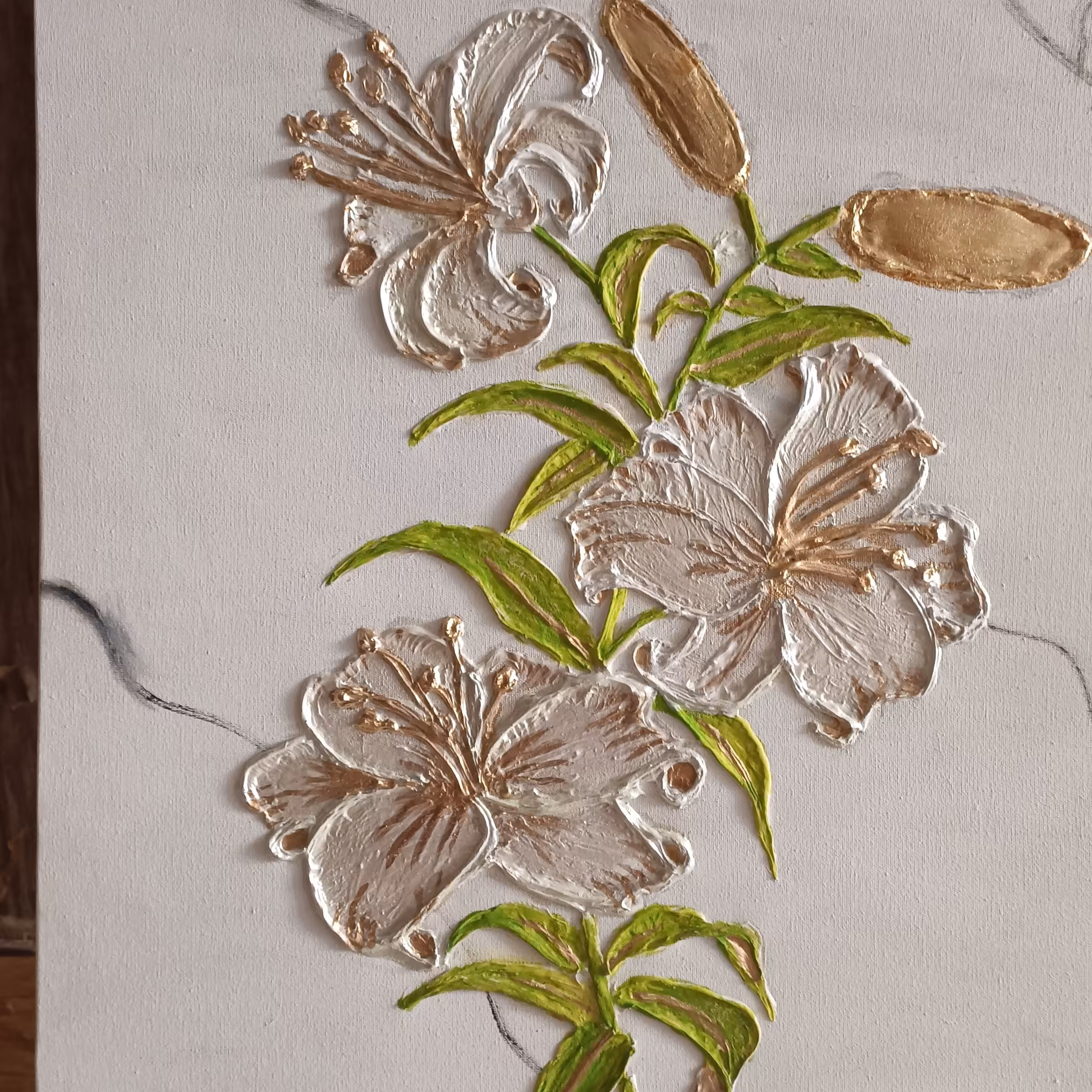 تابلو دکوراتیو برجسته.طرح زمینه سنگ مرمر.کارشده با ورق طلا رنگ اکریلیک وخمیرسرامیک