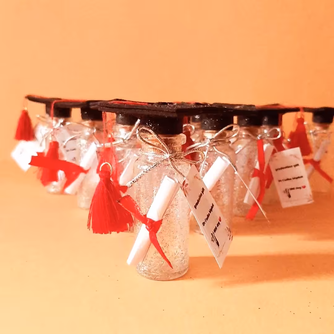 گیفت فارغ التحصیلی ویال 6/5سانتی متری با طراحی اتیکت دلخواه