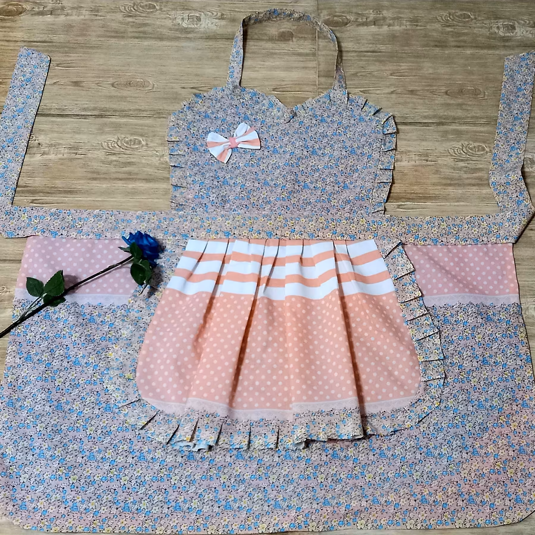 پیشبند تک دامنه کلوش زیبا و جذاب در طرح ها و رنگ های مختلف باقیمت باورنکردنی فقط،75000تومان