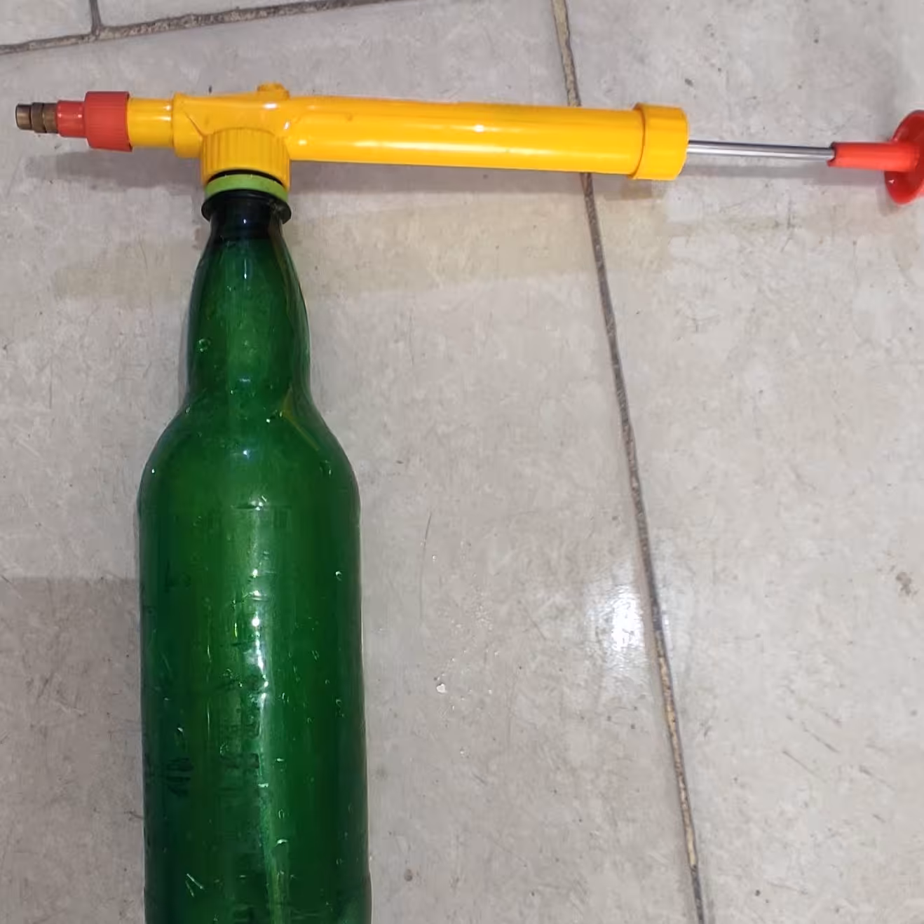 سمپاش در نوشابه ای