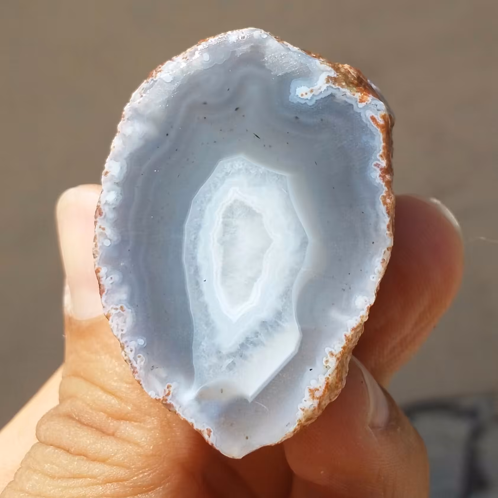 اسلایس سنگ راف عقیق سلیمانی سه بعدی صد در صد طبیعی با قابلیت ساخت چند اسلایس و نگین
 کد 11497