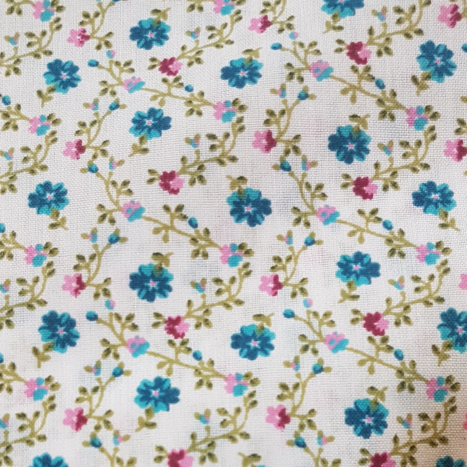 چادر نماز  کیسه ای دوخته  آستین دار جنس تترون نخی 