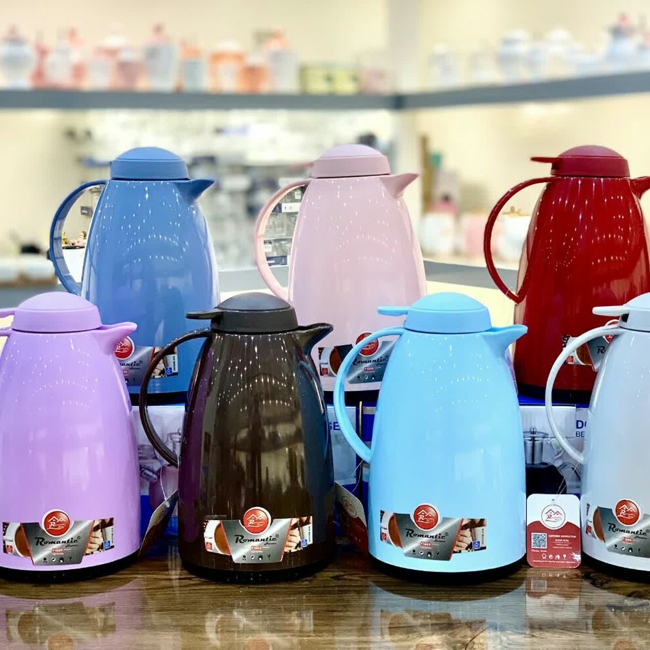 فلاسک بدنه پلاستیکی رنگی مدل رمانتیک گنجایش 1 لیتر