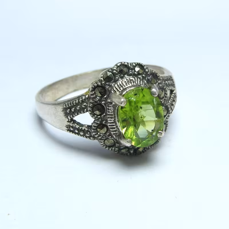 انگشتر زنانه نقره سیاه قلم زبرجد کد 1610