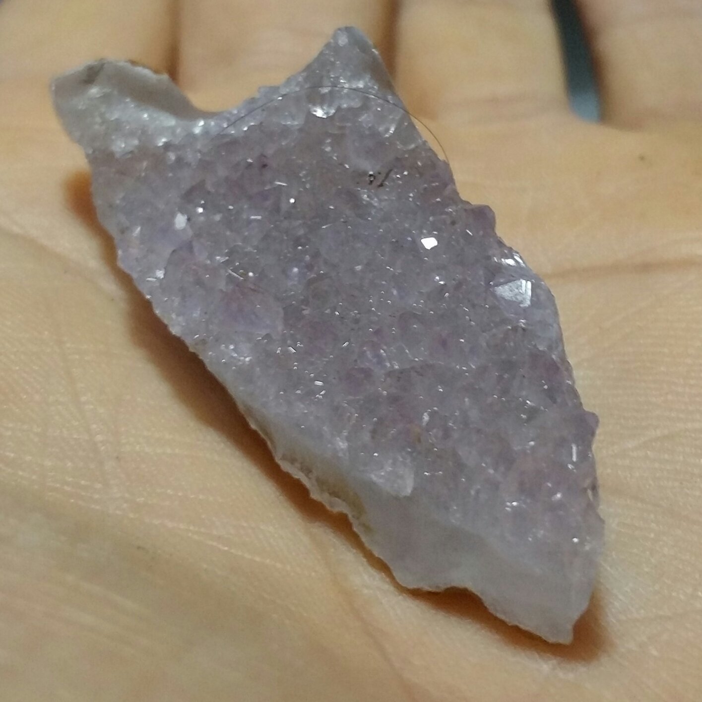 سنگ راف حبه شده آمیتیس تخته ای بسیار پر رنگ بسیار زیبا دیدنی کاملا طبیعی شااهکار خلقت خااااص
