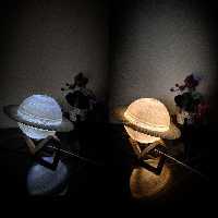 آباژور رومیزی سیاره زحل متوسط دورنگ آفتابی و مهتابی دوحالته مدل M2