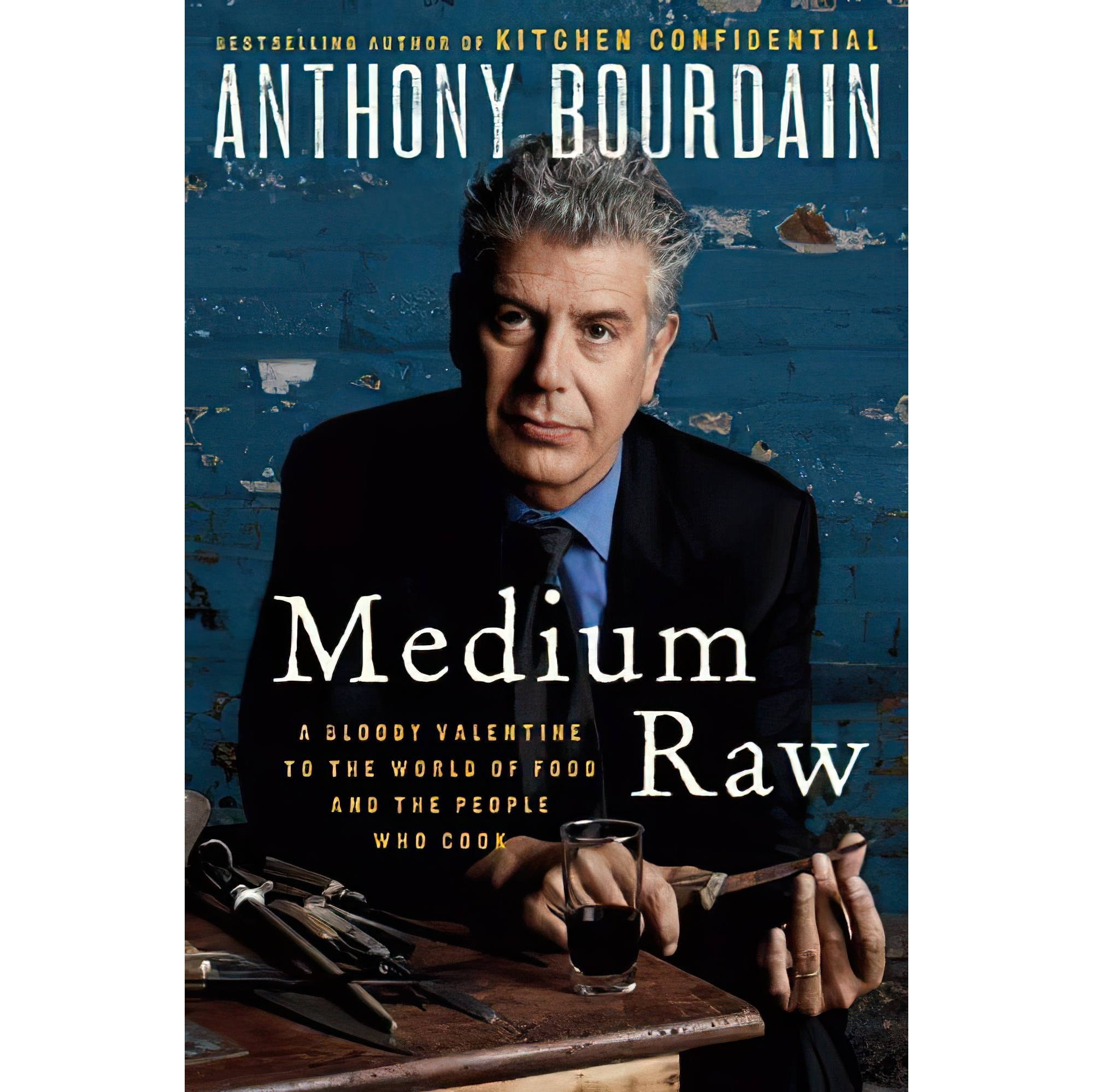 کتاب زبان اصلی Medium Raw A Bloody Valentine To The World Of Food And The Peopl