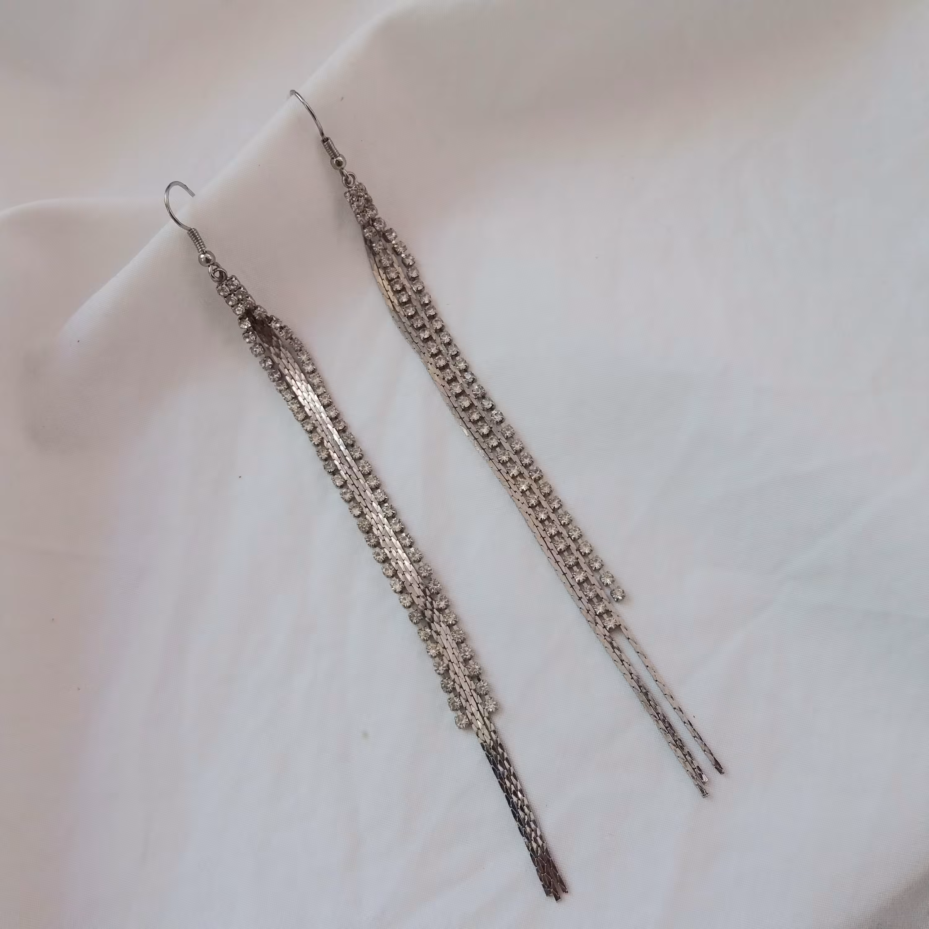 گوشواره آویز نگین دار برند acc آبکاری شده و ضدحساسیت تحت لیسانس آلمان دارای بارکد اصالت کالا