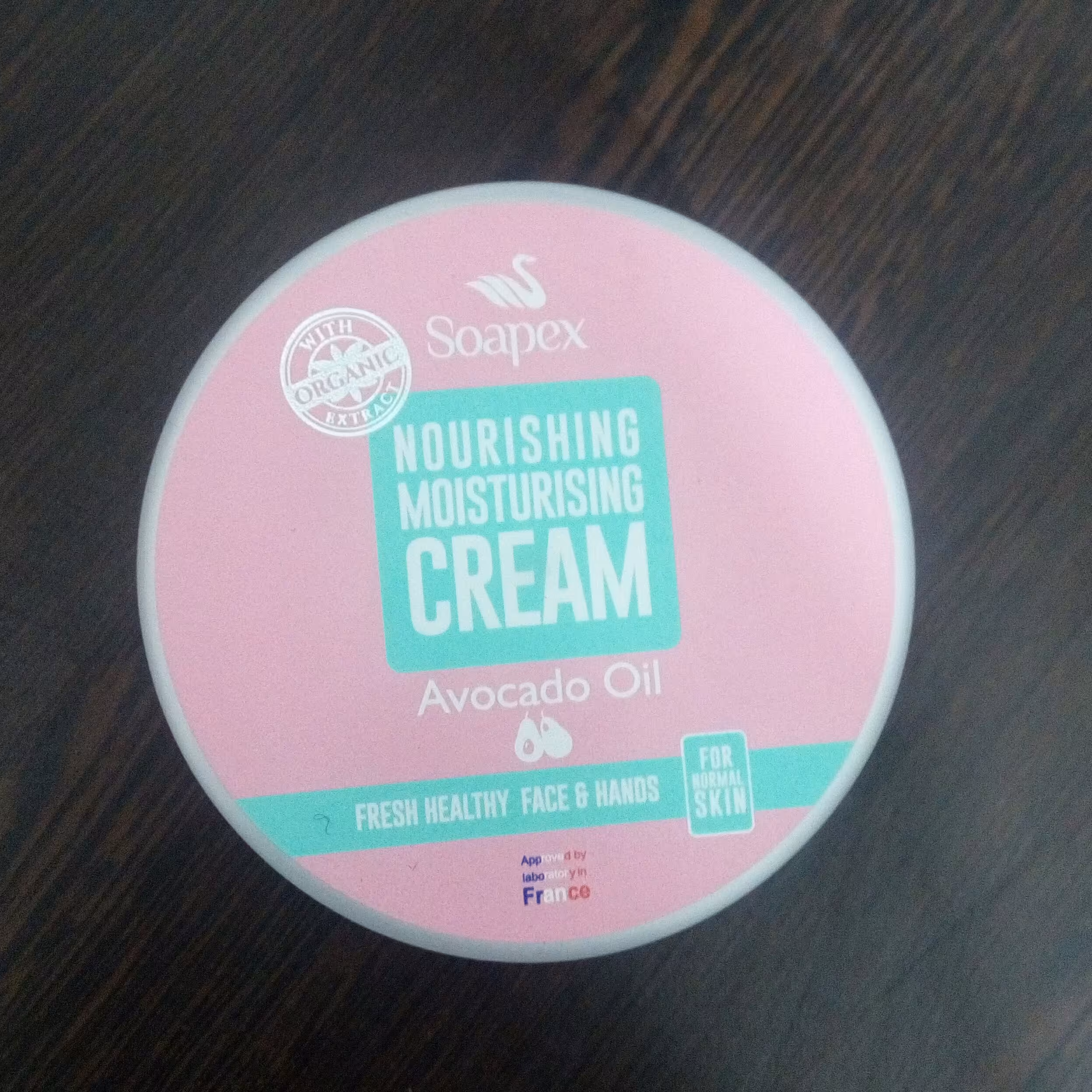 کرم آبرسان دست و صورت 