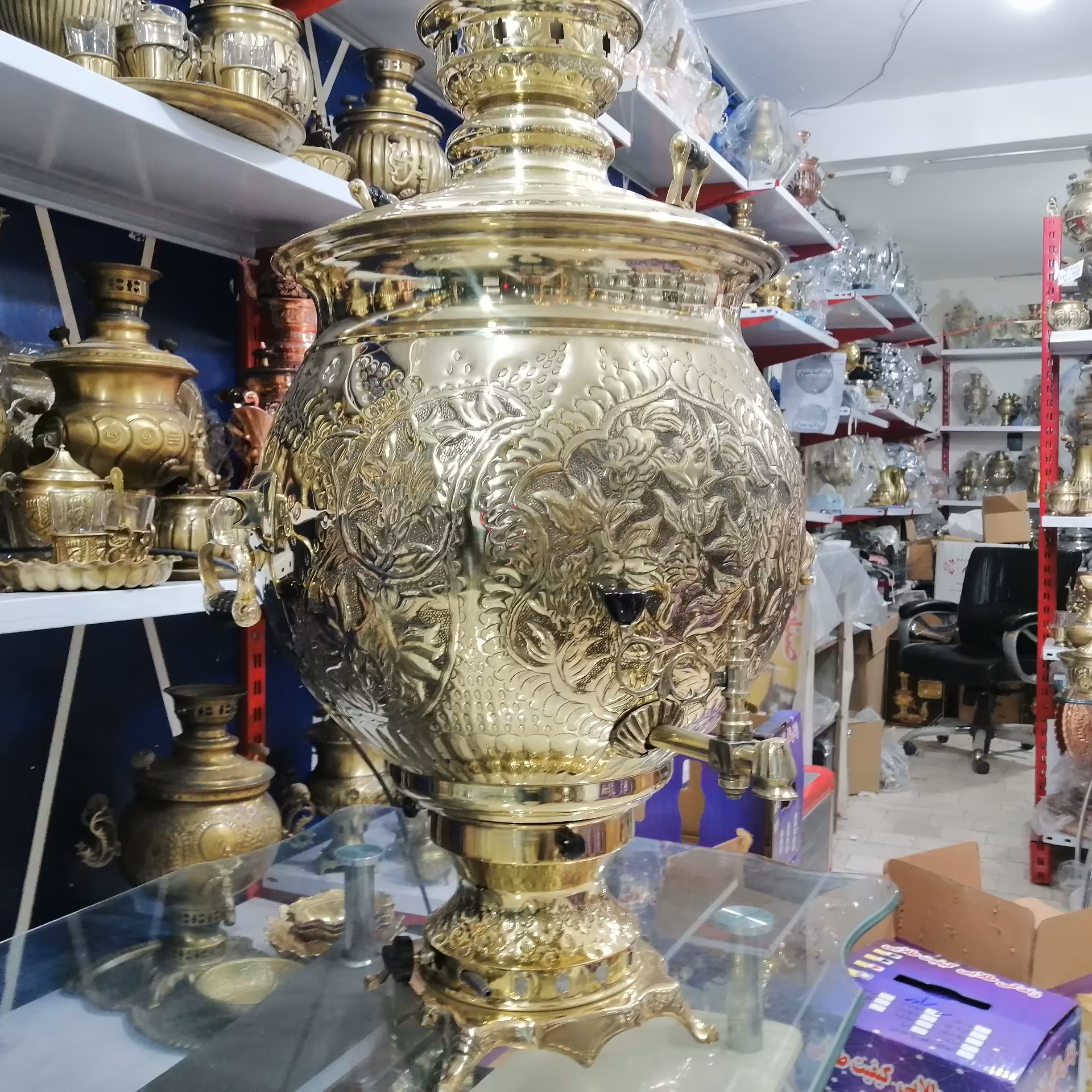 سماور گازی 60 لیتر برنجی  آنتیک قلمزنی ( گاز سوز  گازسوز  قلمکاری) مناسب هیئت قهوه خانه سنتی رستوران 