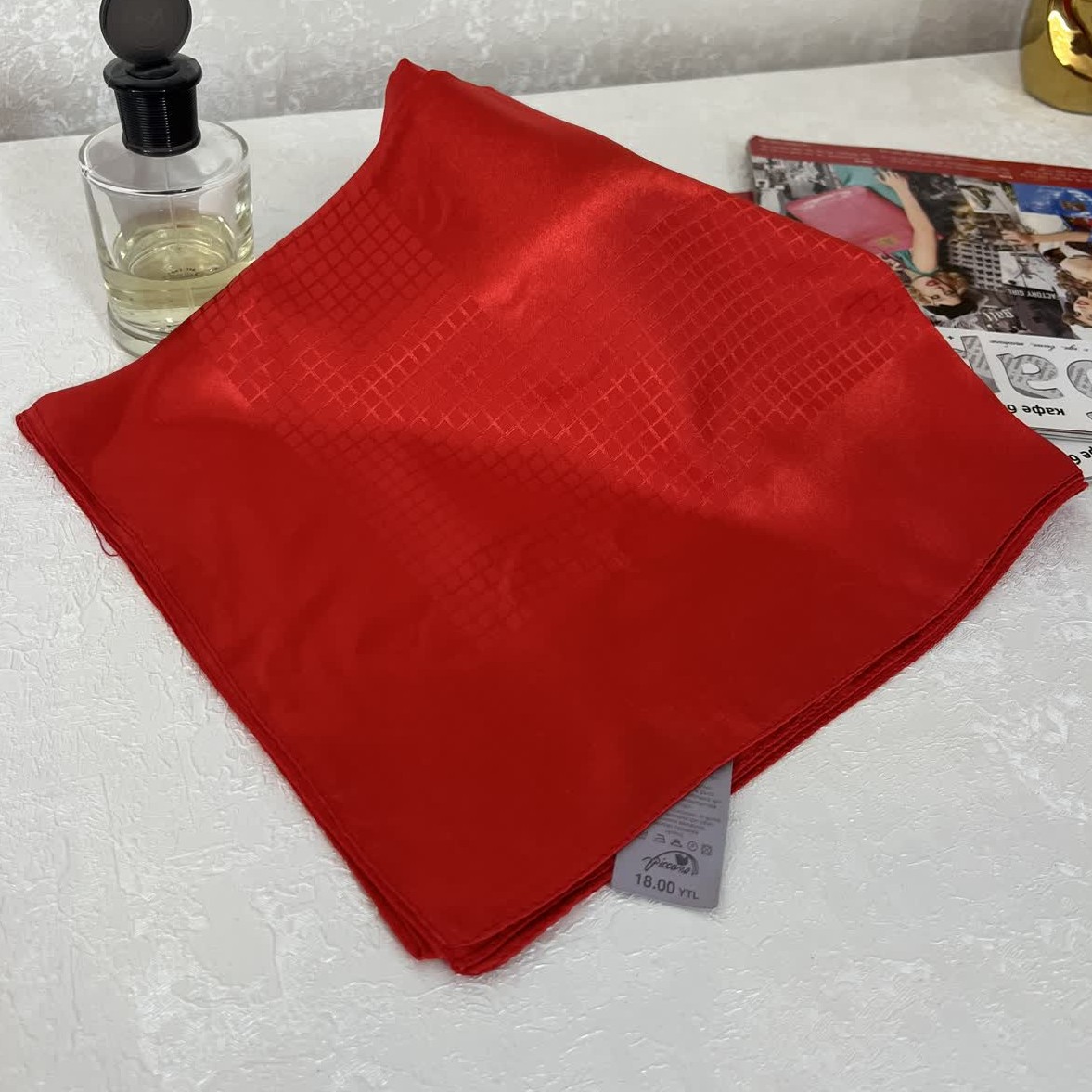 روسری ساتن قواره 95، کار ترک و وارداتی، اصلا لیز نیست، یک کار شیک و مجلسی
