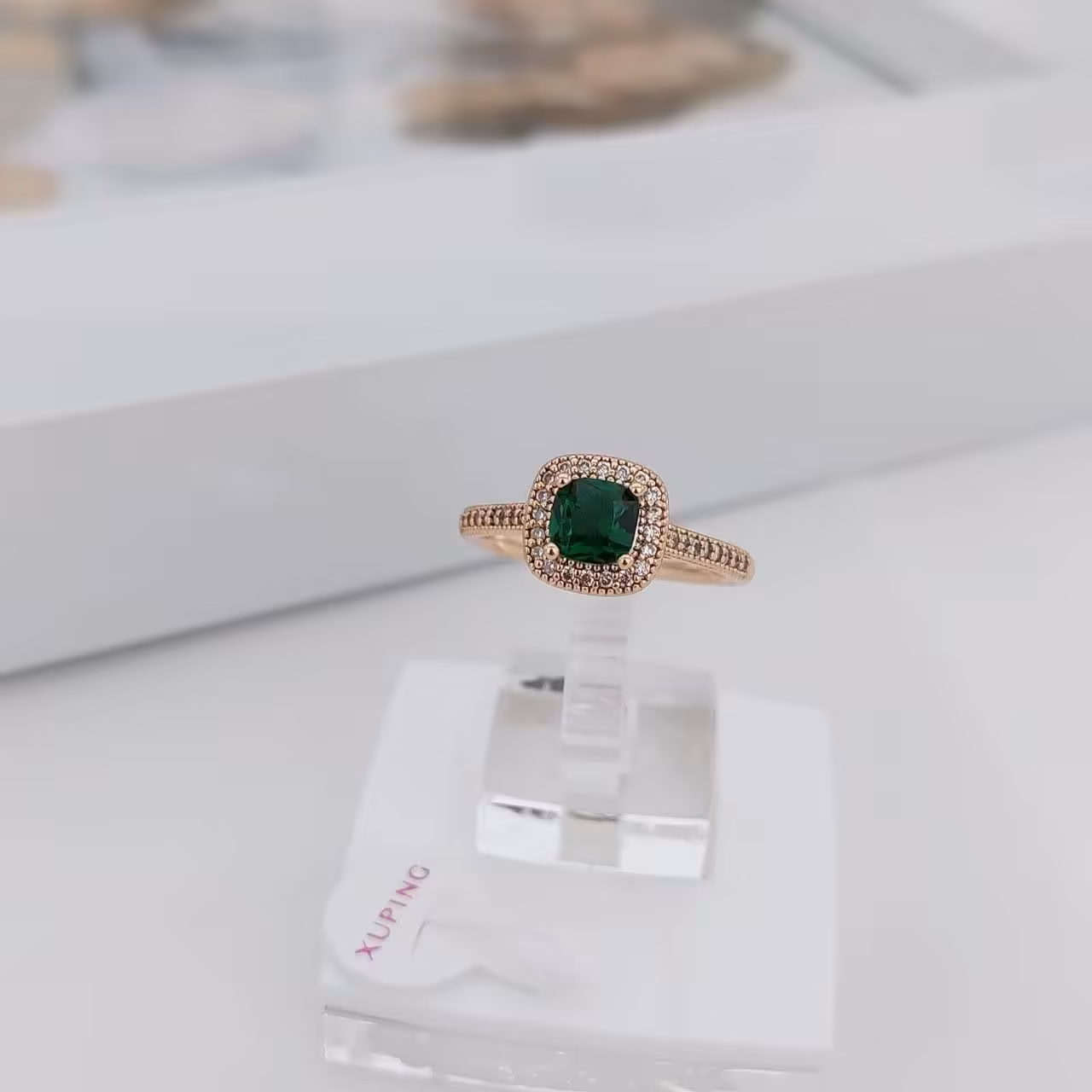 انگشتر کد11355طرح جواهر برند ژوپینگ.نگین اتمی.با آبکاری طلا.ضد حساسیت.رنگ ثابت